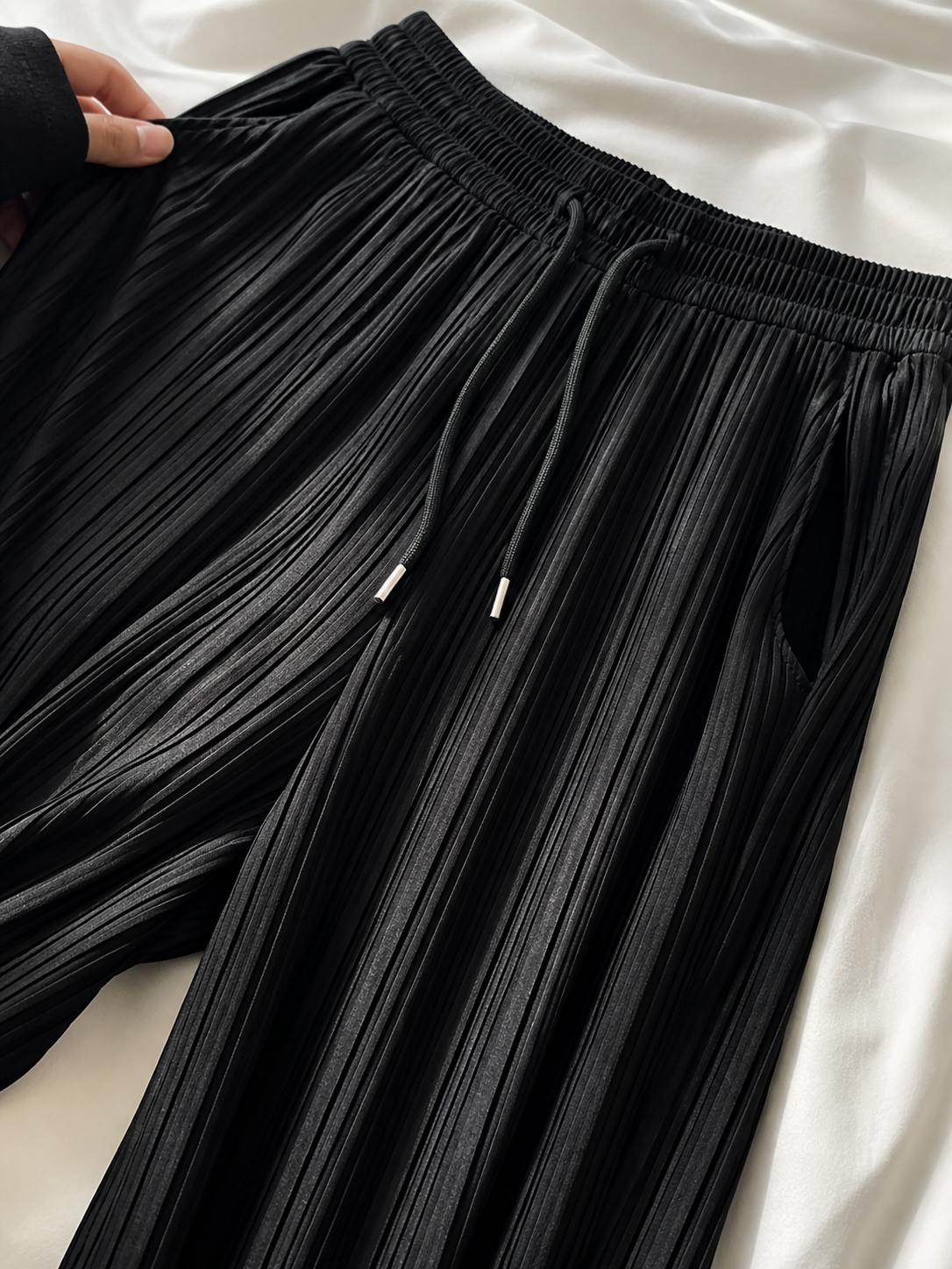 Ice Silk Casual Pleated Wide-Leg Pants With Draped Floor-Length Design showcase 3
