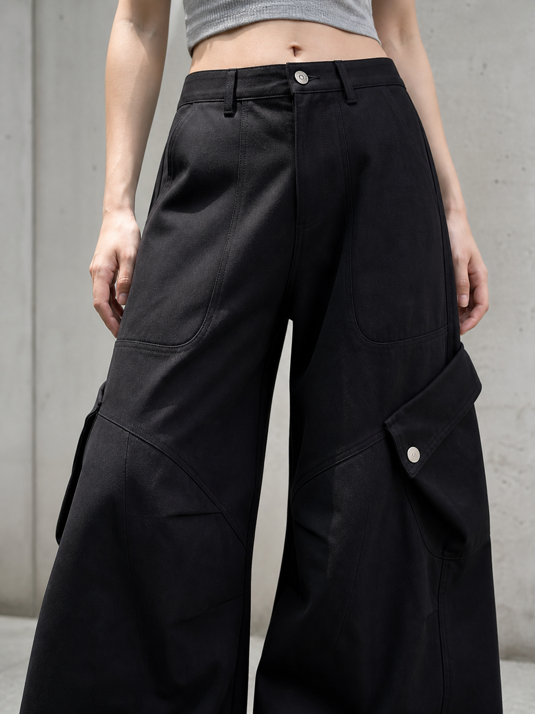 Men's Multi-Pocket Panel Wide-Leg Cargo Pants showcase 3