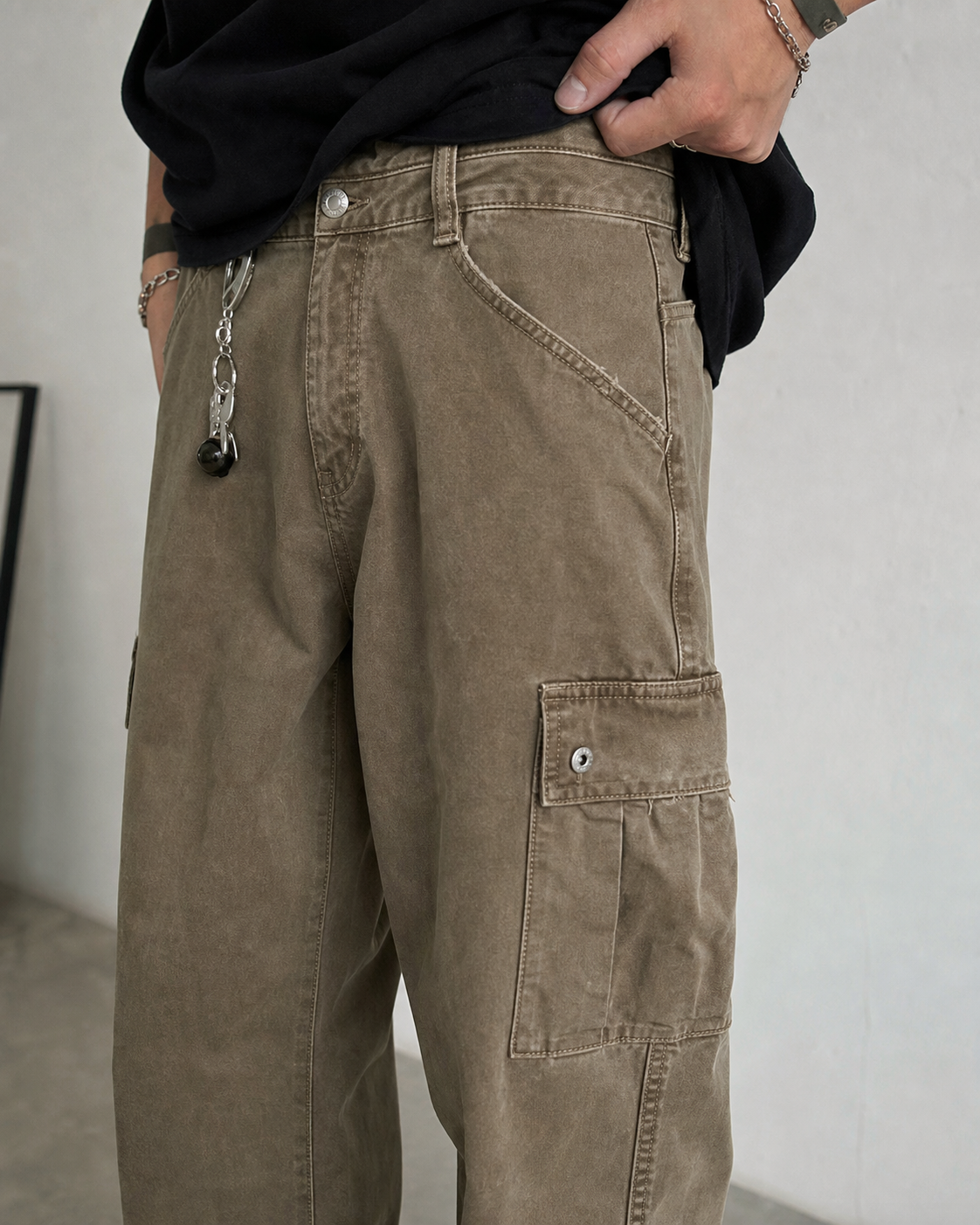 Relaxed Straight Leg Cargo Pants showcase 3