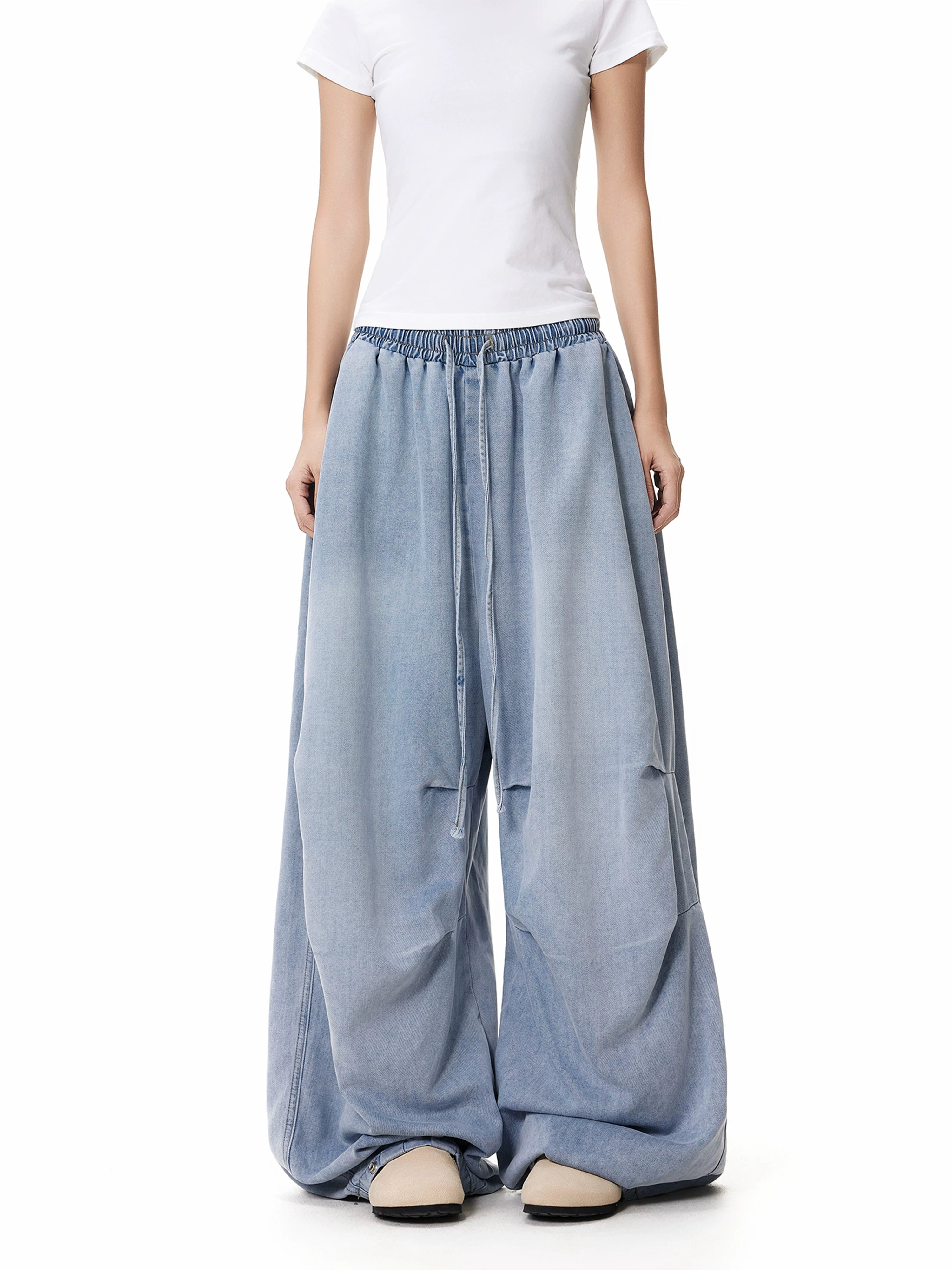 Wrinkled drawstring wide-leg jeans waist detail