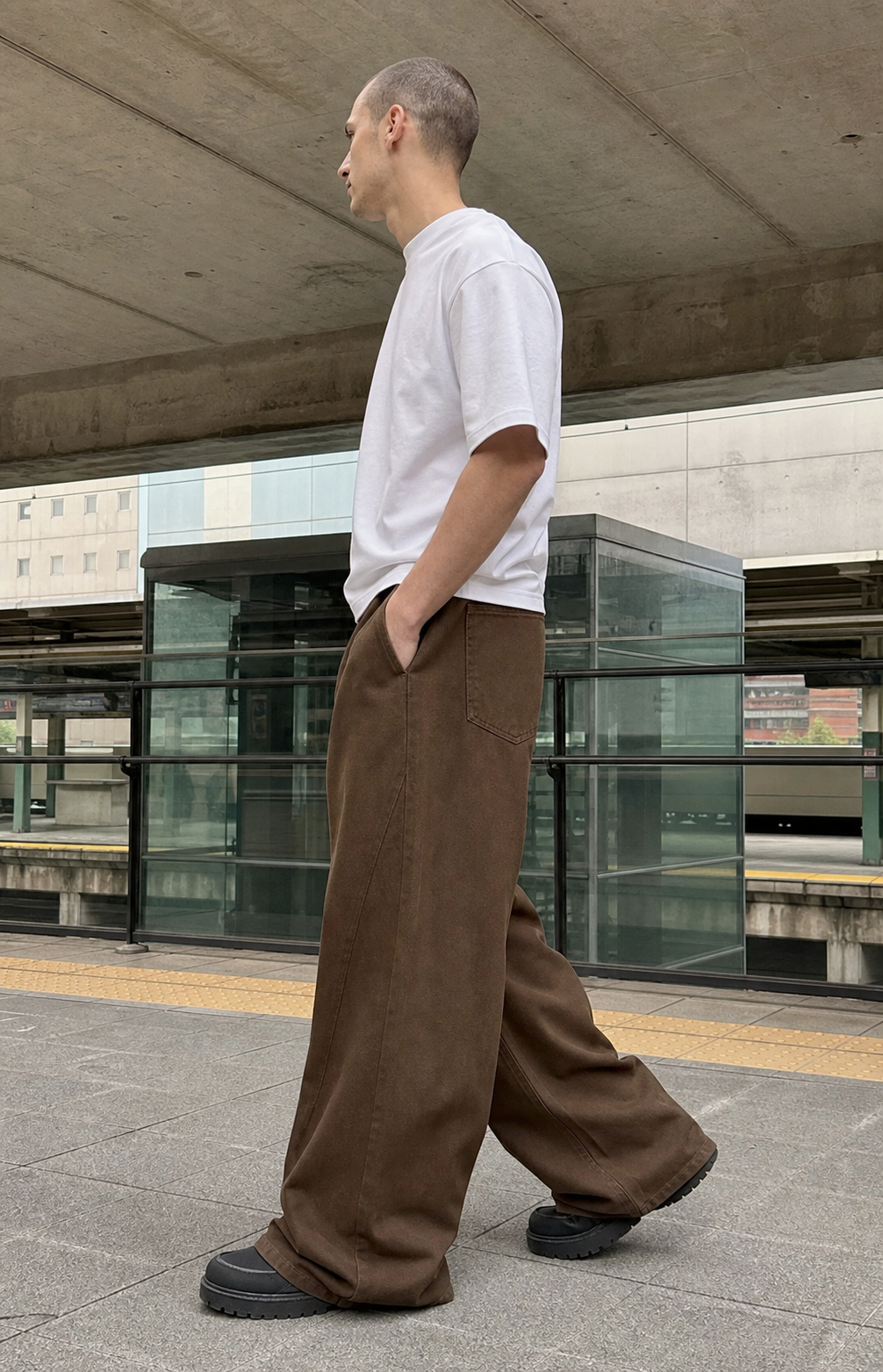 Current Ultra-Wide Trousers showcase 4