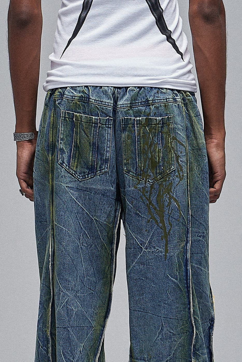 Säurewäsche -Flare -Jeans