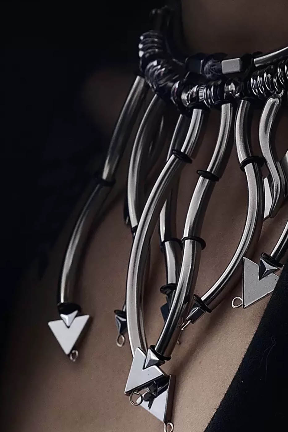 Chrome Arrow Fan Choker