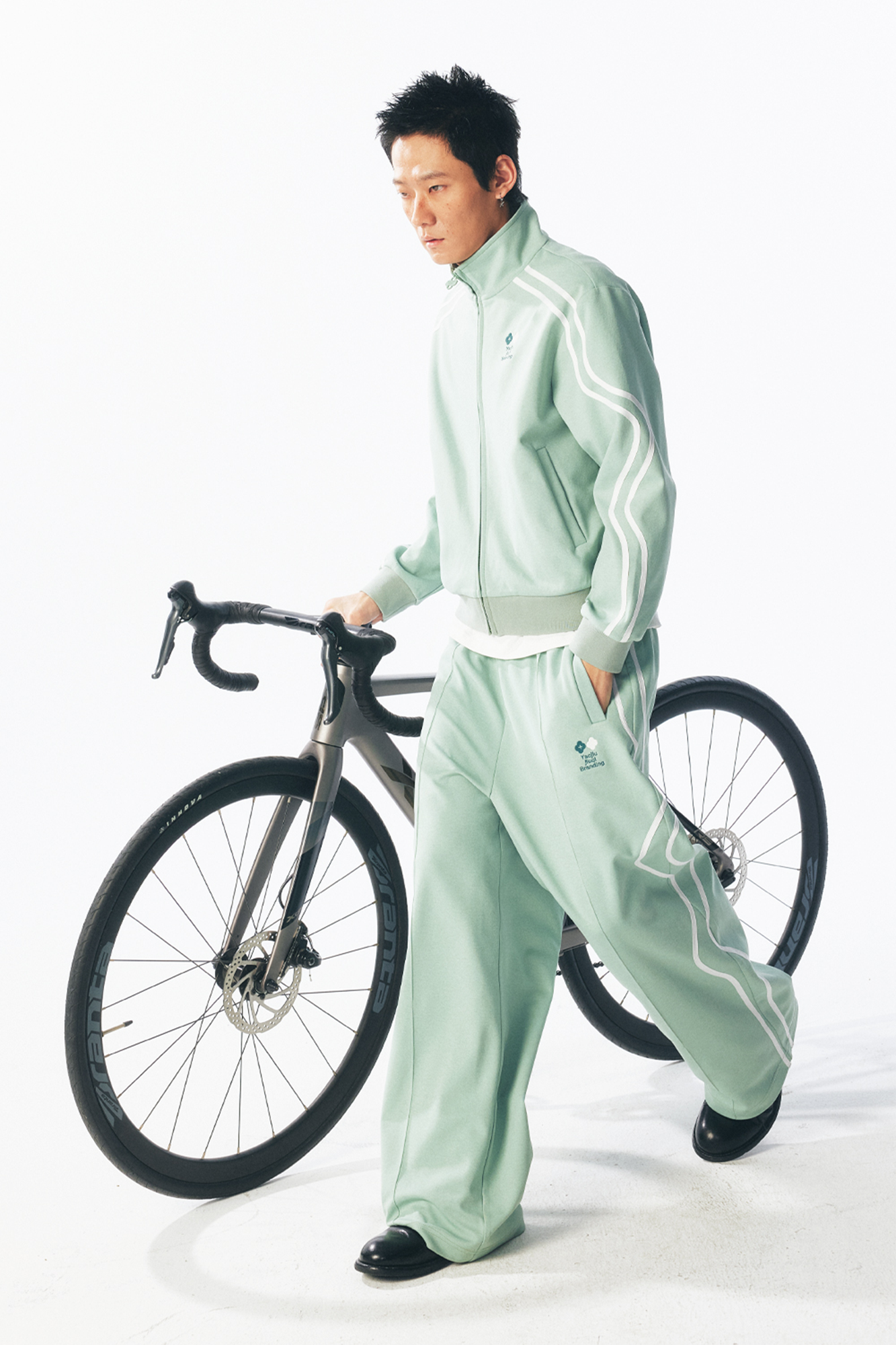 Contrast Curved-Stripe Quick-Dry Track Jacket
