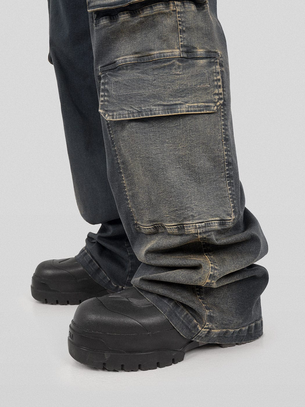 Multi-Pocket Washed Gradient Cargo Jeans