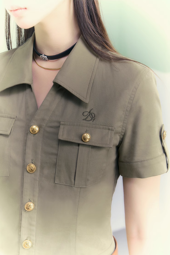 Safari-Style Utility Mini Dress: Olive Green Button-Down with Multi-Pocket Design and Logo Detail