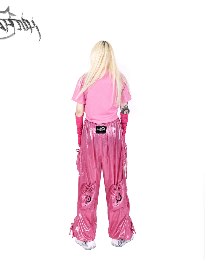 Pantalones de carga de paracaídas brillantes de color rosa - rosa fuerte