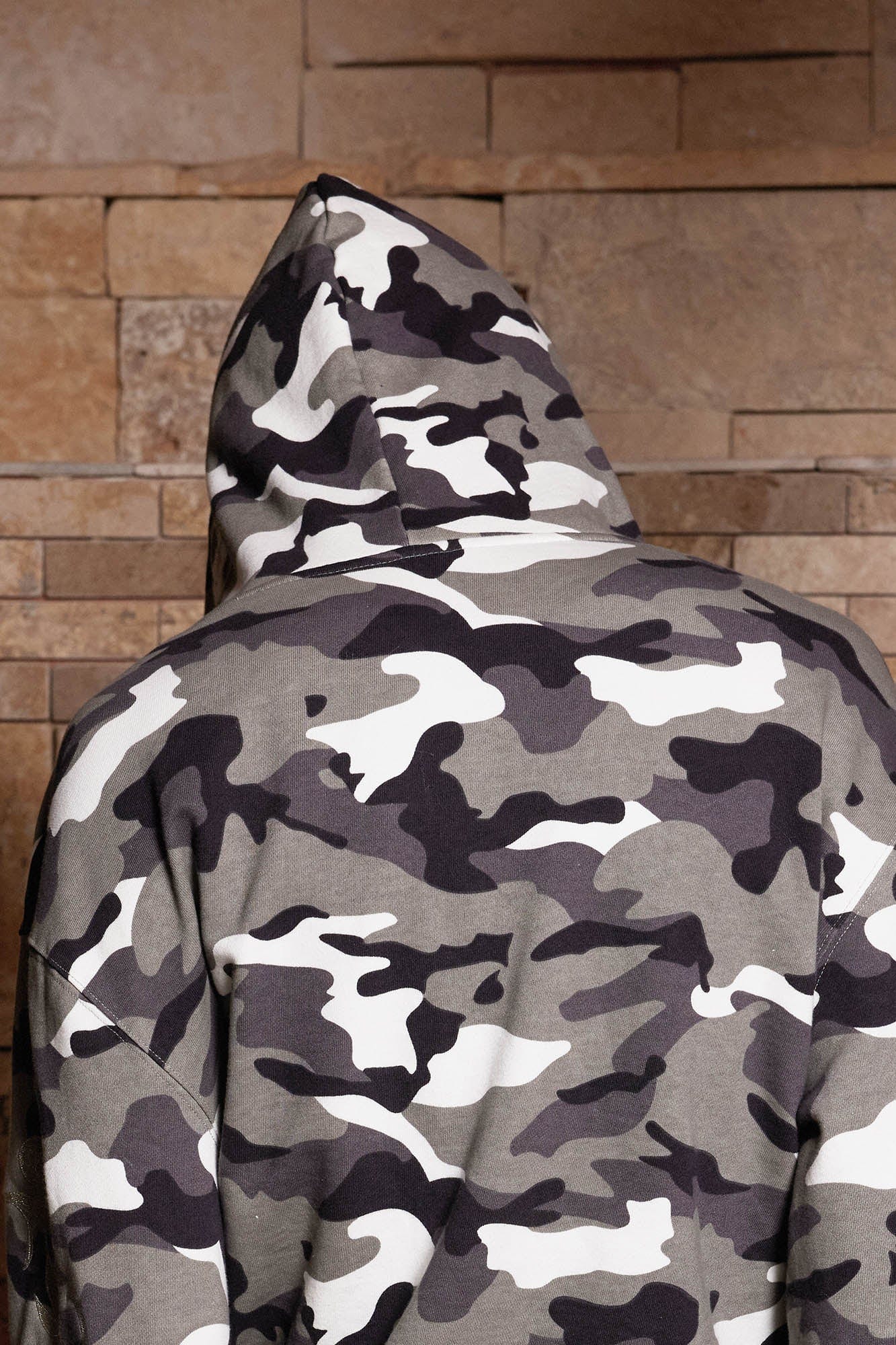 Sudadera con sudadera con cremallera de camuflaje de nieve