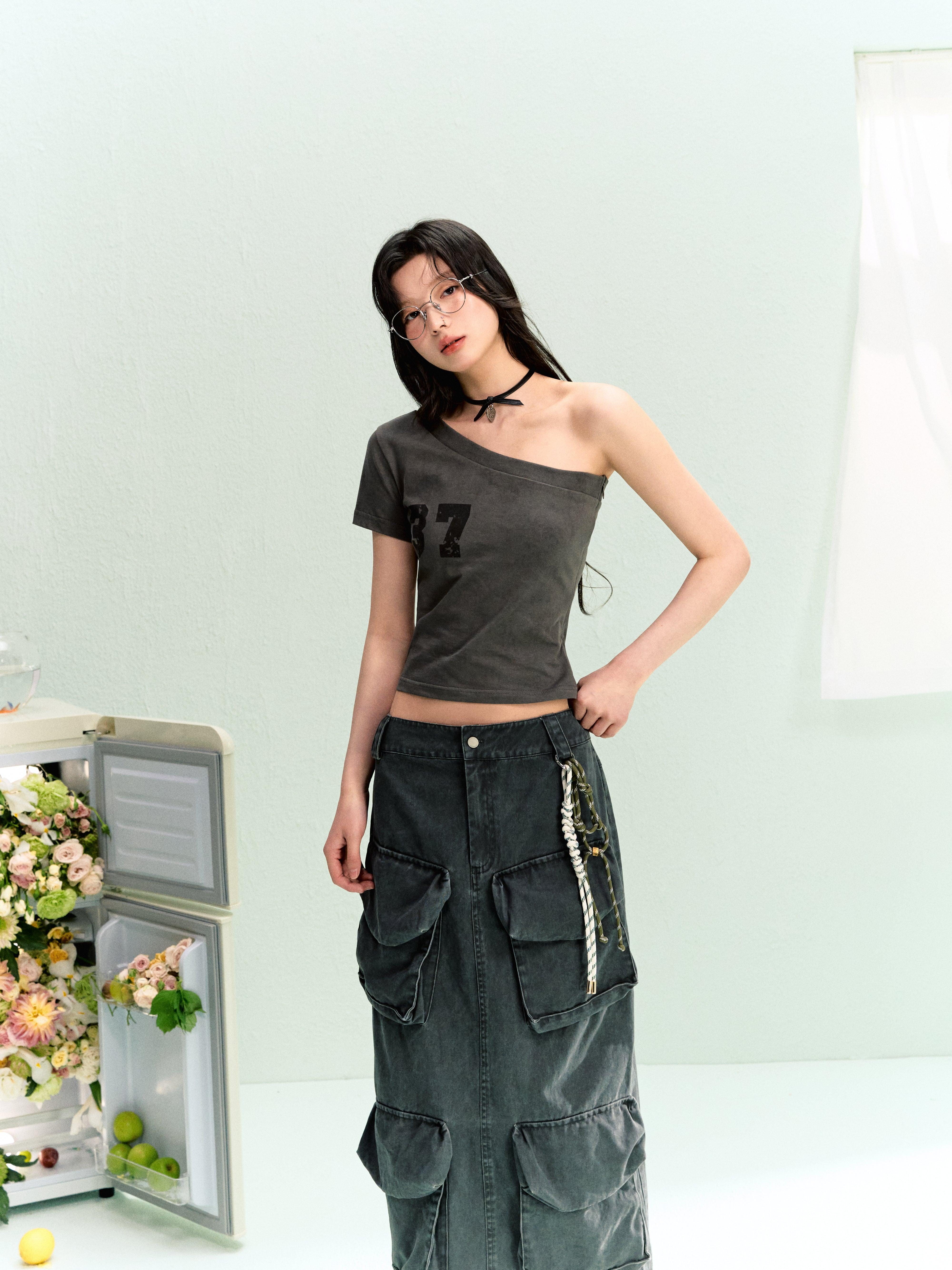 Solid One Shoulder Top & Multi-Pockets Cargo Skirt Set