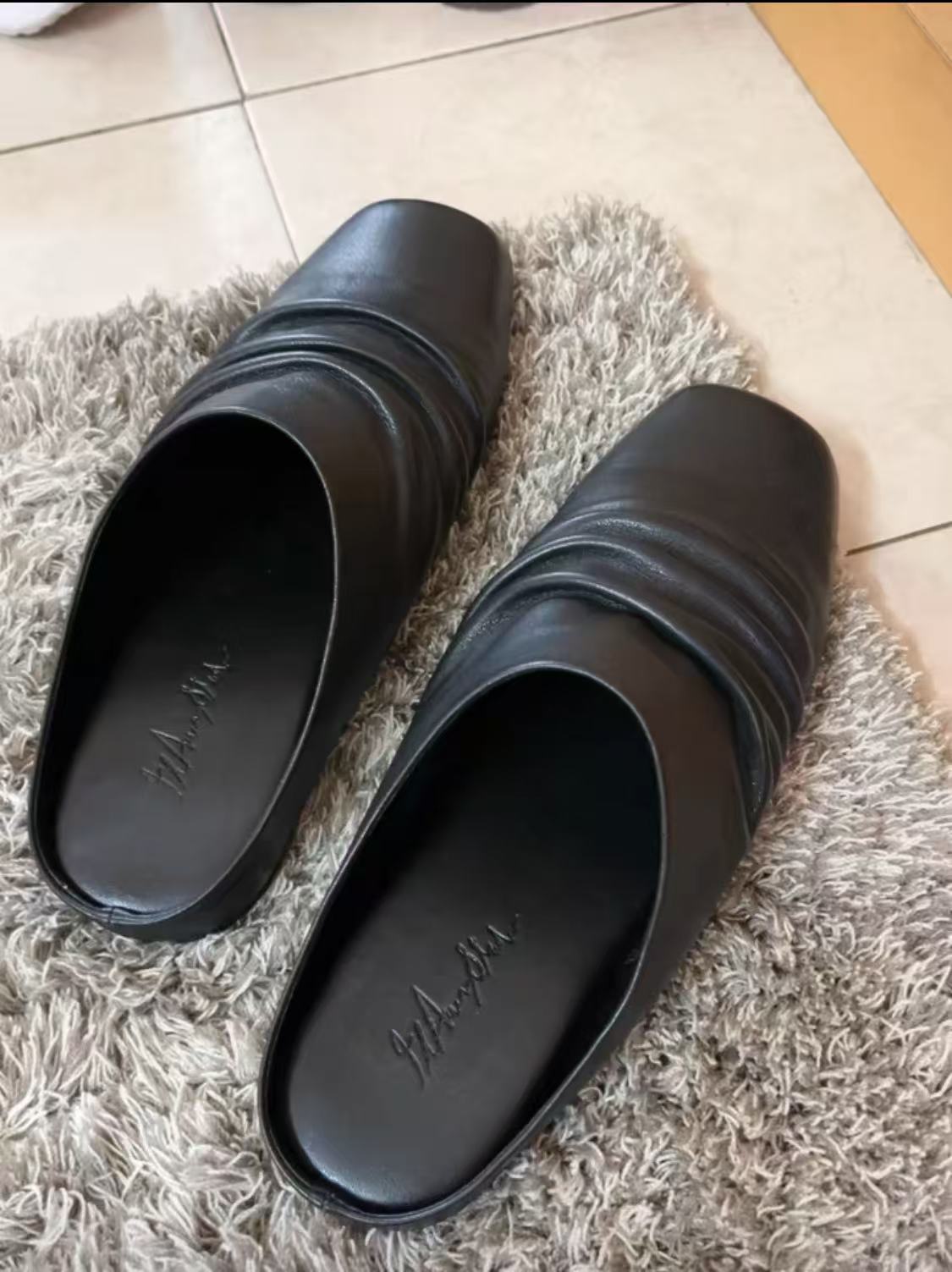 Black Leather Ruched Mules by JCAESAR | Chiclara