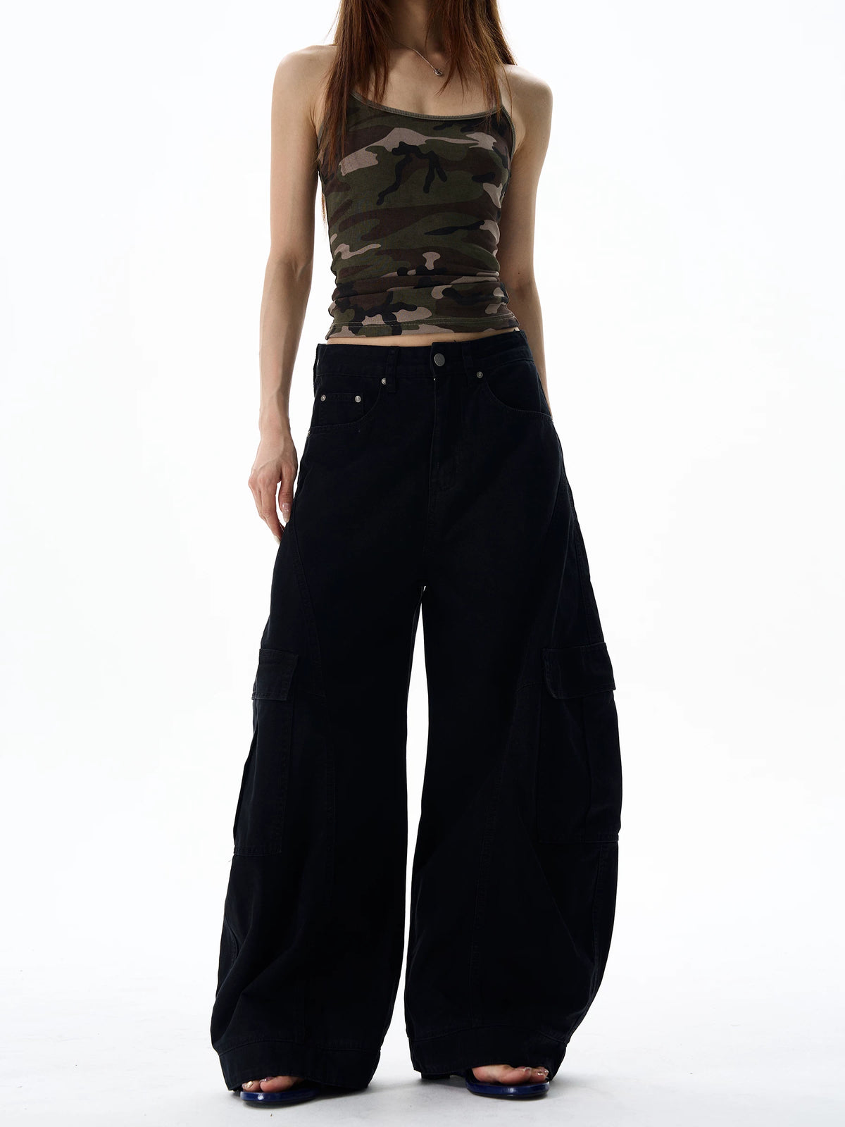 Curved-Seam Wide-Leg Cargo Pants product view 3