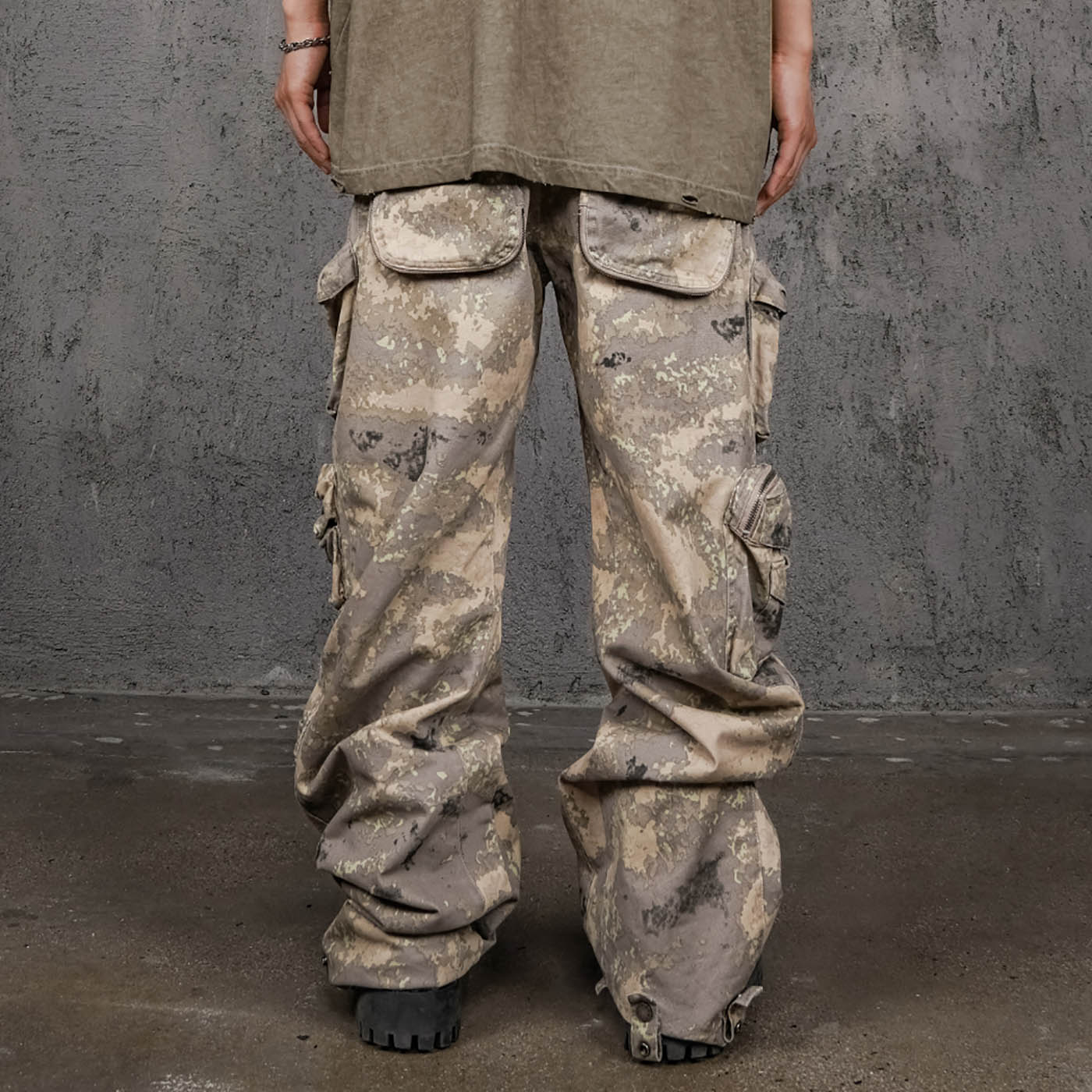 Pantalon cargo empilé camouflage