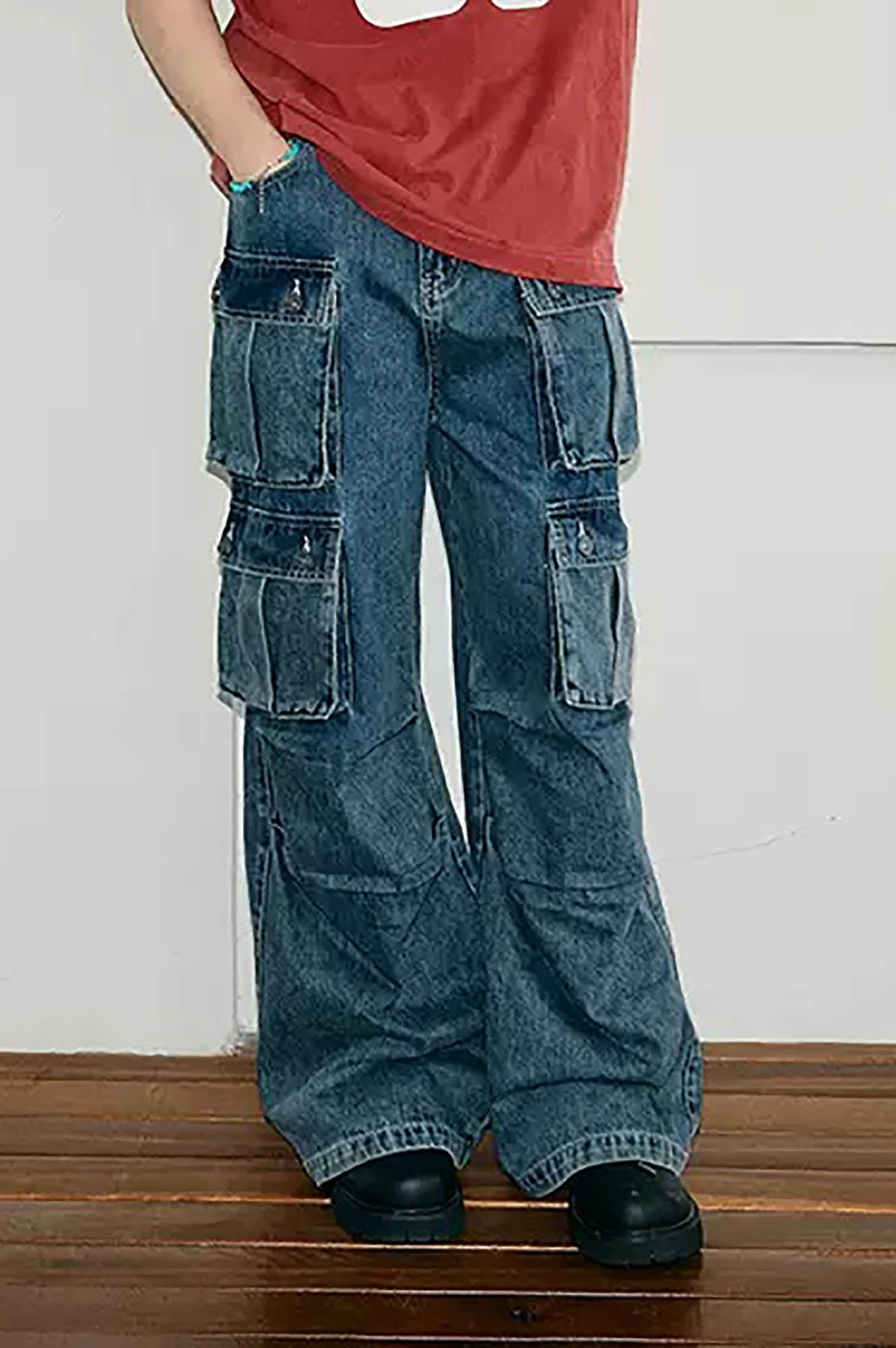 Multi-Pocket Pleated Wide-Leg Cargo Jeans