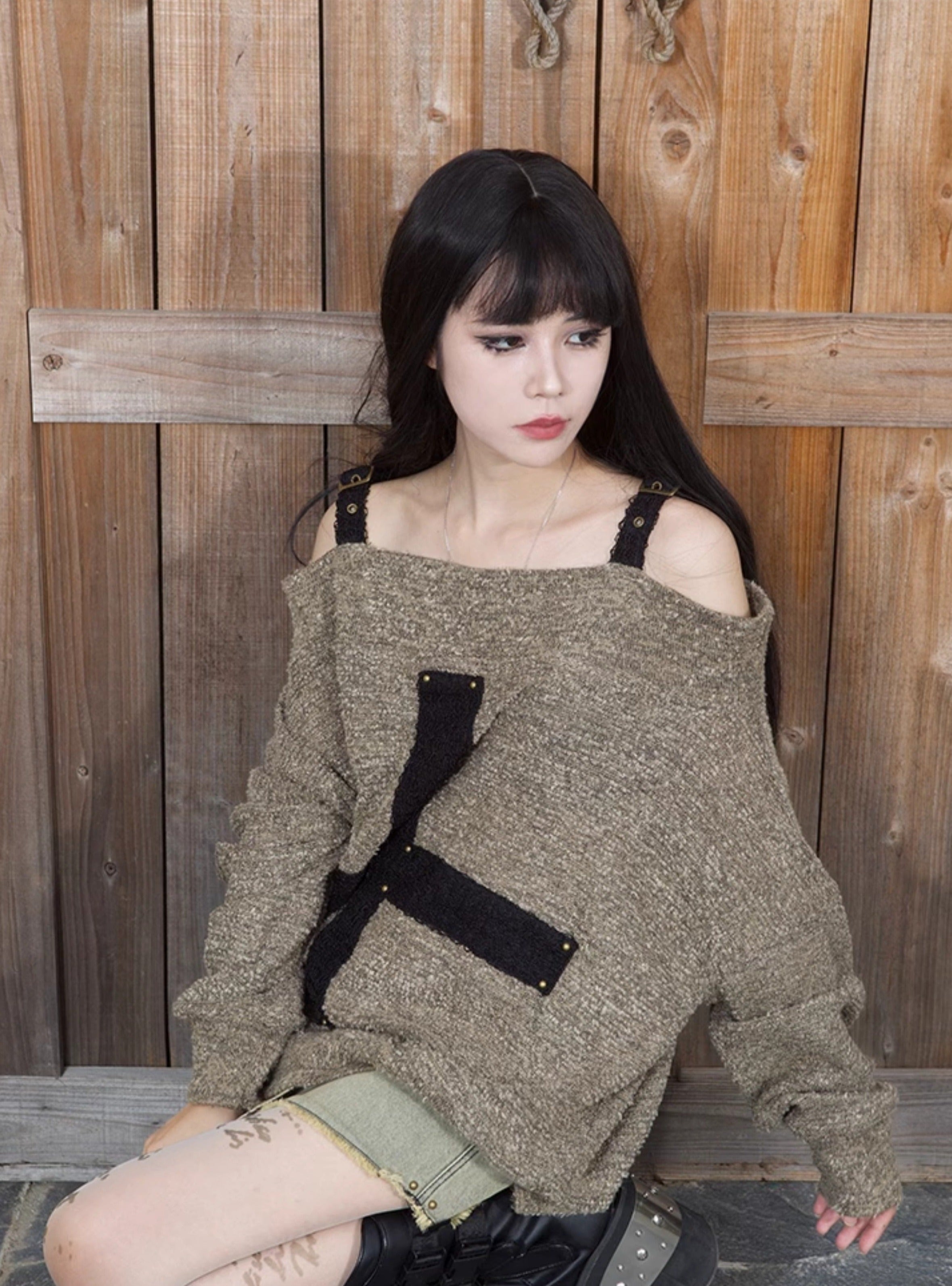 ARIADNAw Gothic Cross Oversized Sweater - Heathered Olive