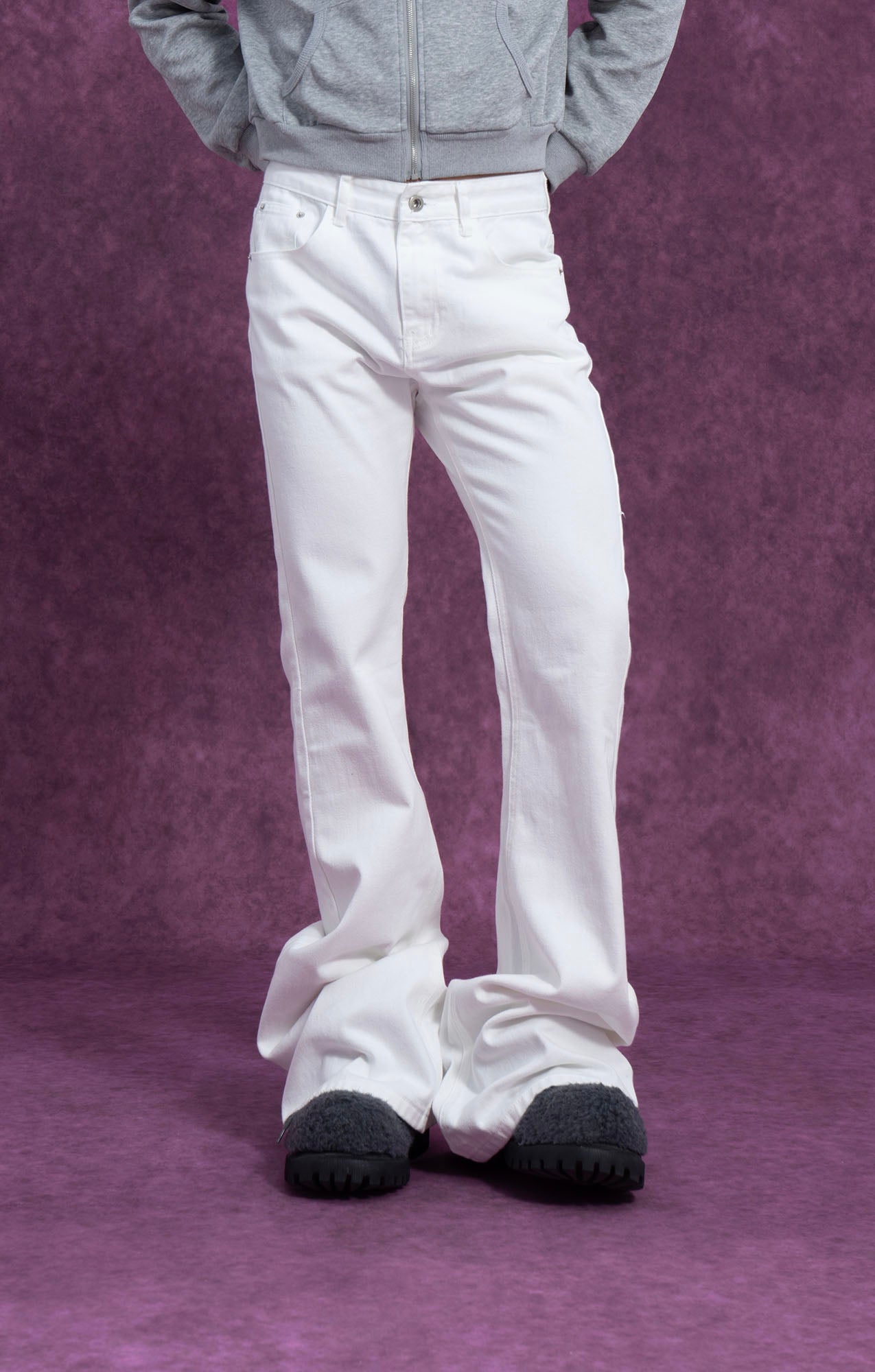 Essential Slim Flared Jeans