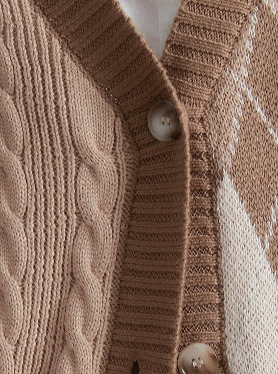 Vintage Argyle Cardigan: Cozy V-Neck Knit Sweater in Earthy Tones