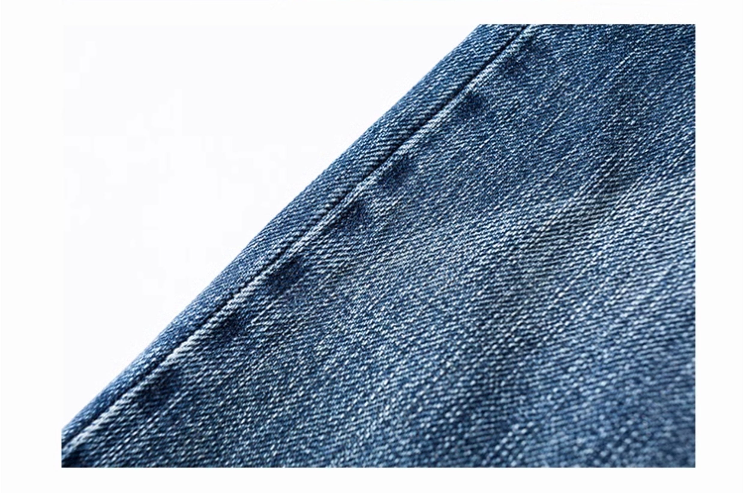 Delannte blaue Jeans mit zerrissenem Detail