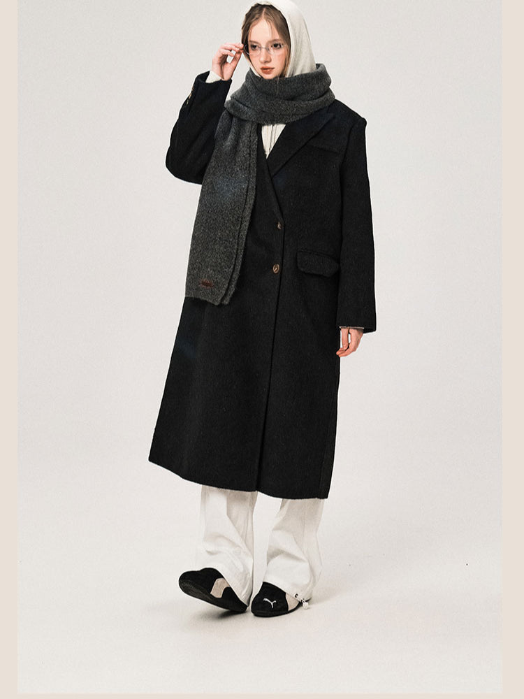 Manteau de laine d'épaule régulière de longueur