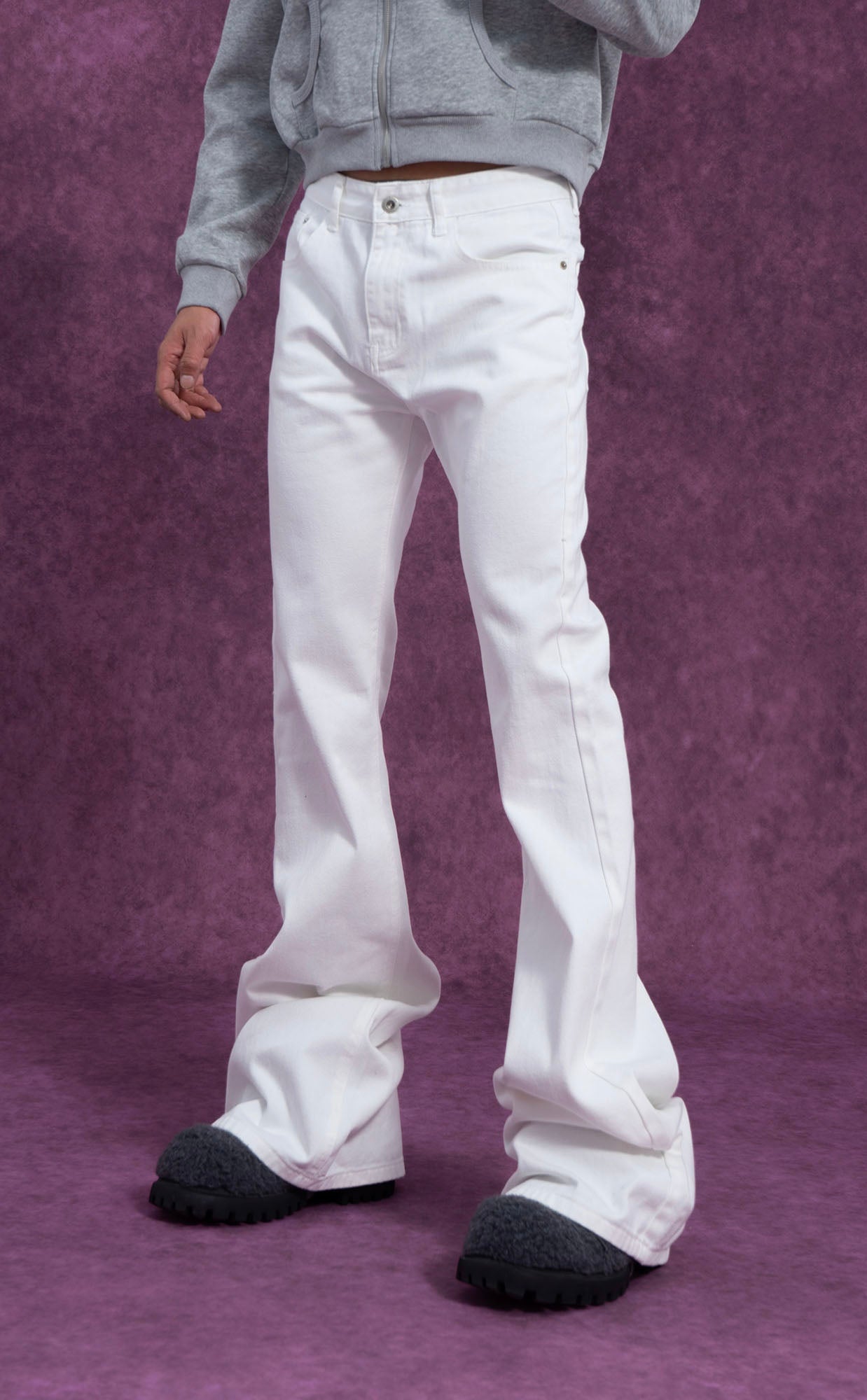 Essential Slim Flared Jeans