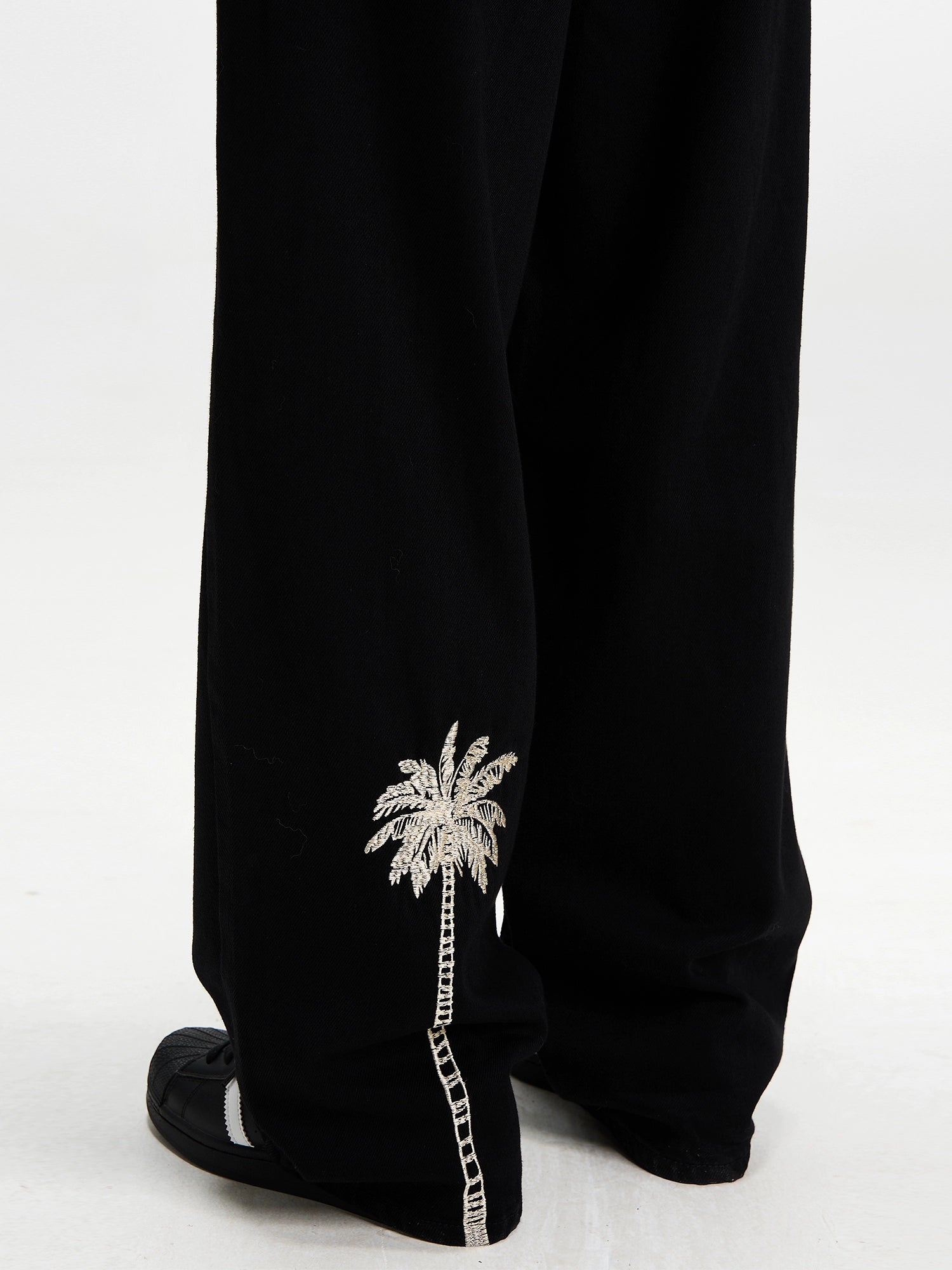 Embroidered Black Wide-Leg Jeans - chiclara