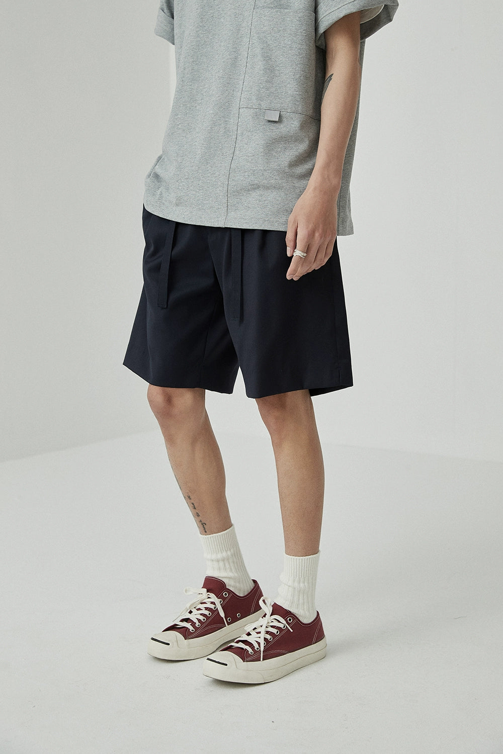 Drawstring Single-Pleat Shorts