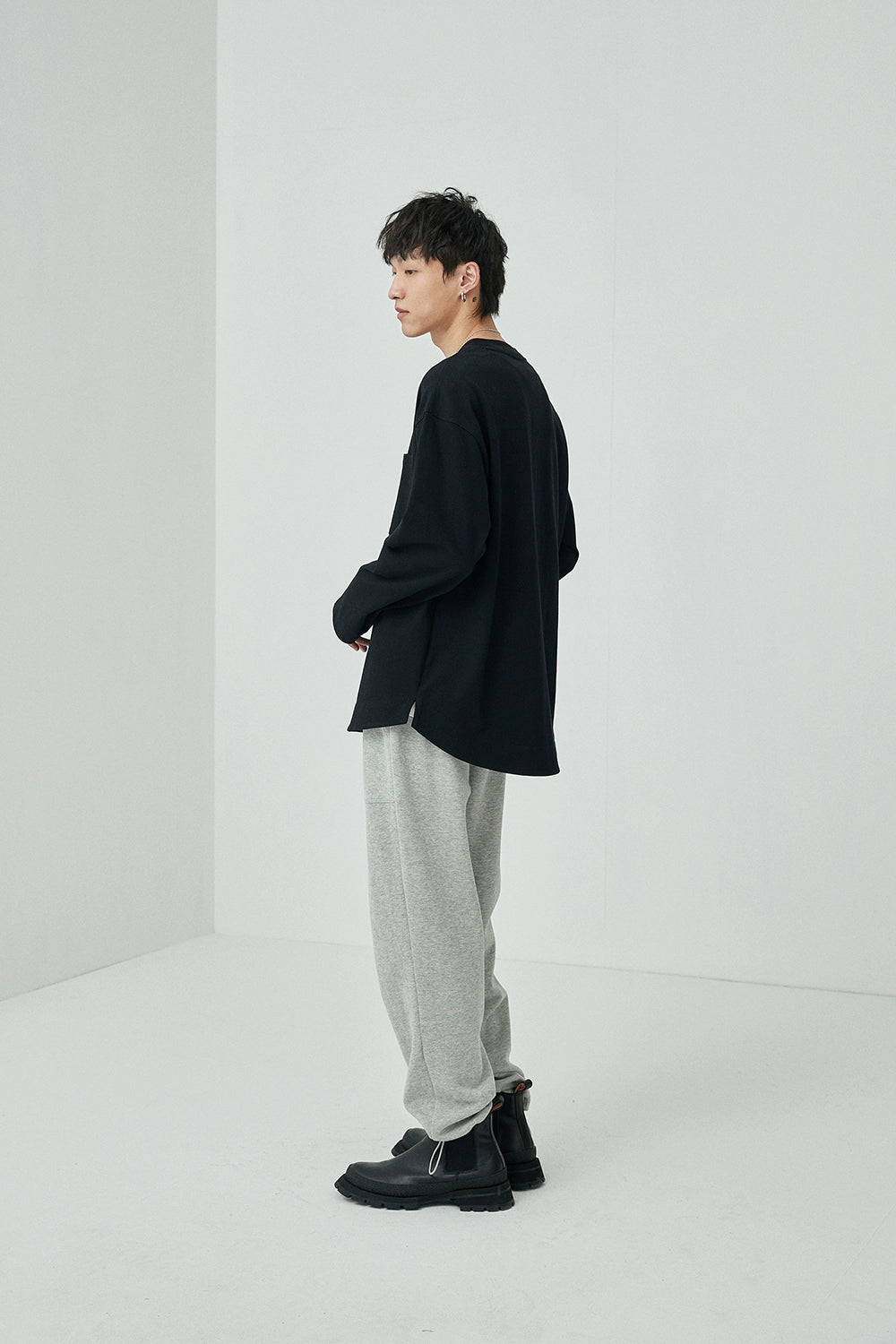 Loop-Pocket Round Neck Long Sleeve