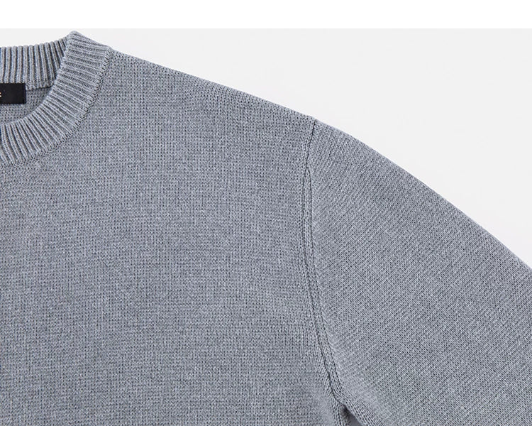 Minimal Crest Knit Cardigan