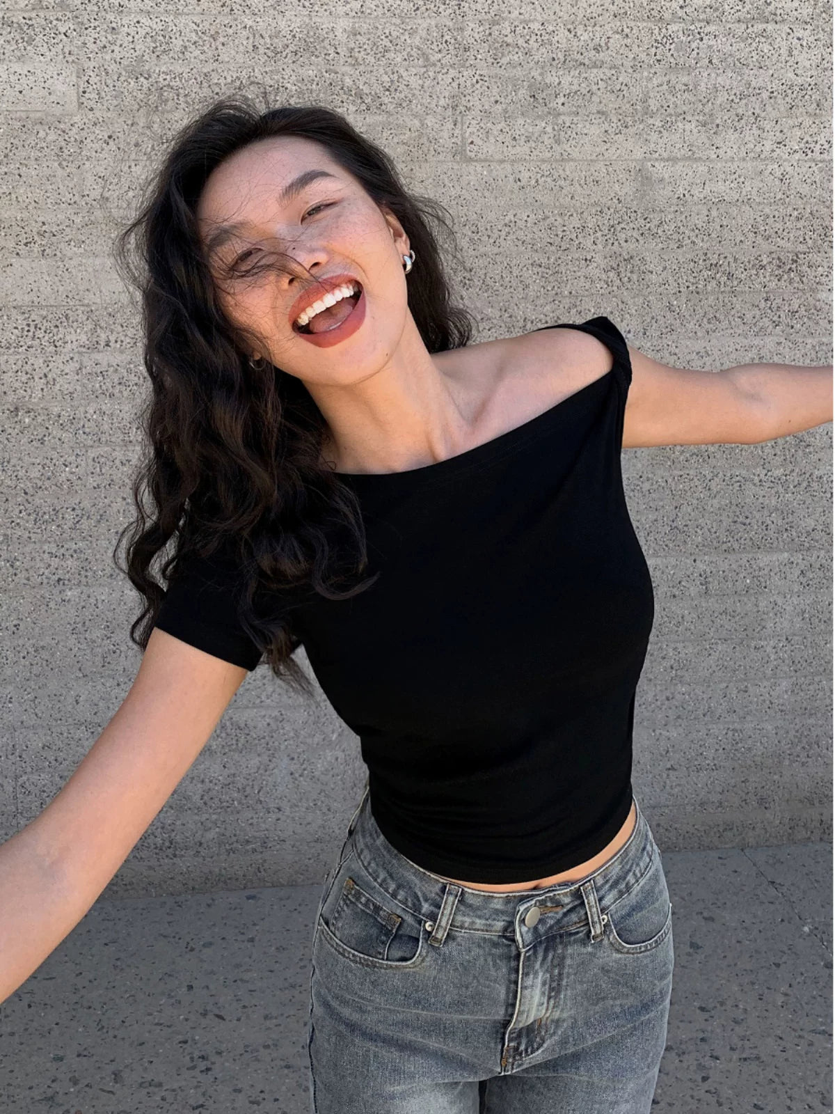 Skyline Tilt One-Shoulder Crop Tee