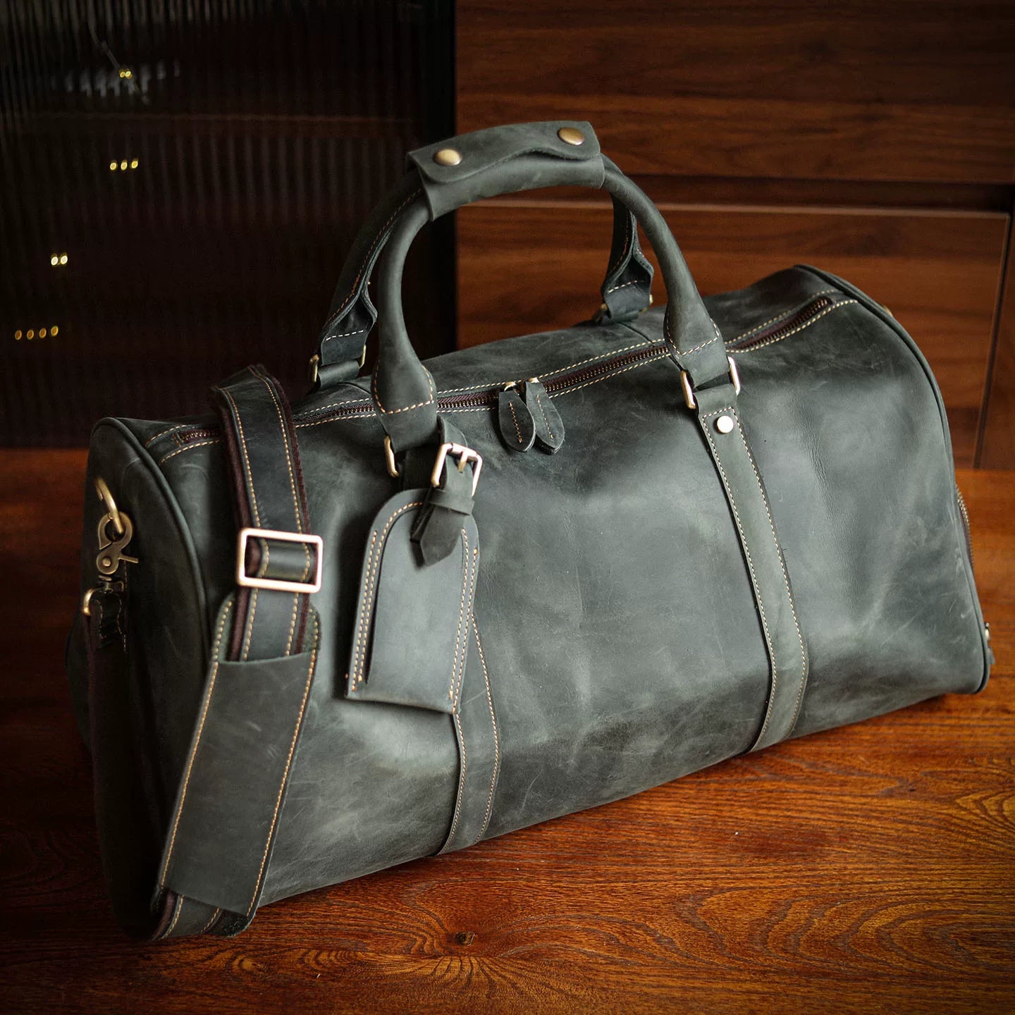 First-Layer Cowhide Travel Weekender Bag