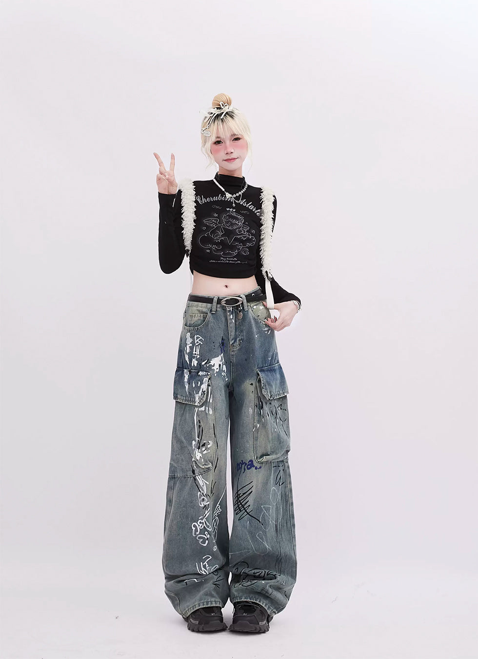 Graffiti Multi-Pocket Jeans - chiclara