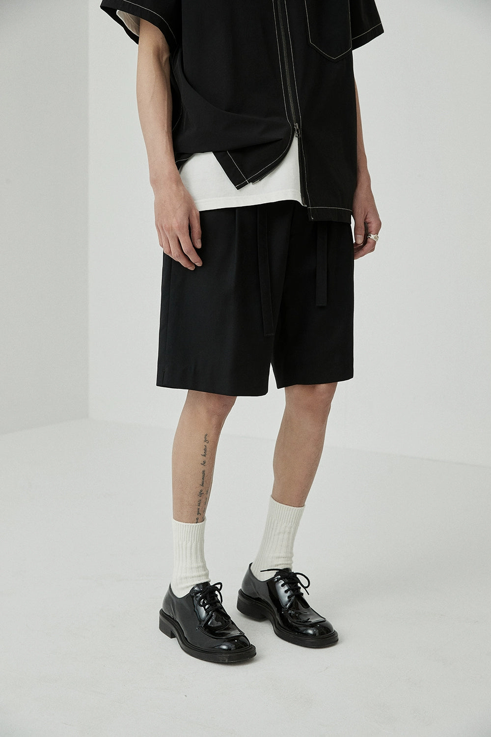 Drawstring Single-Pleat Shorts