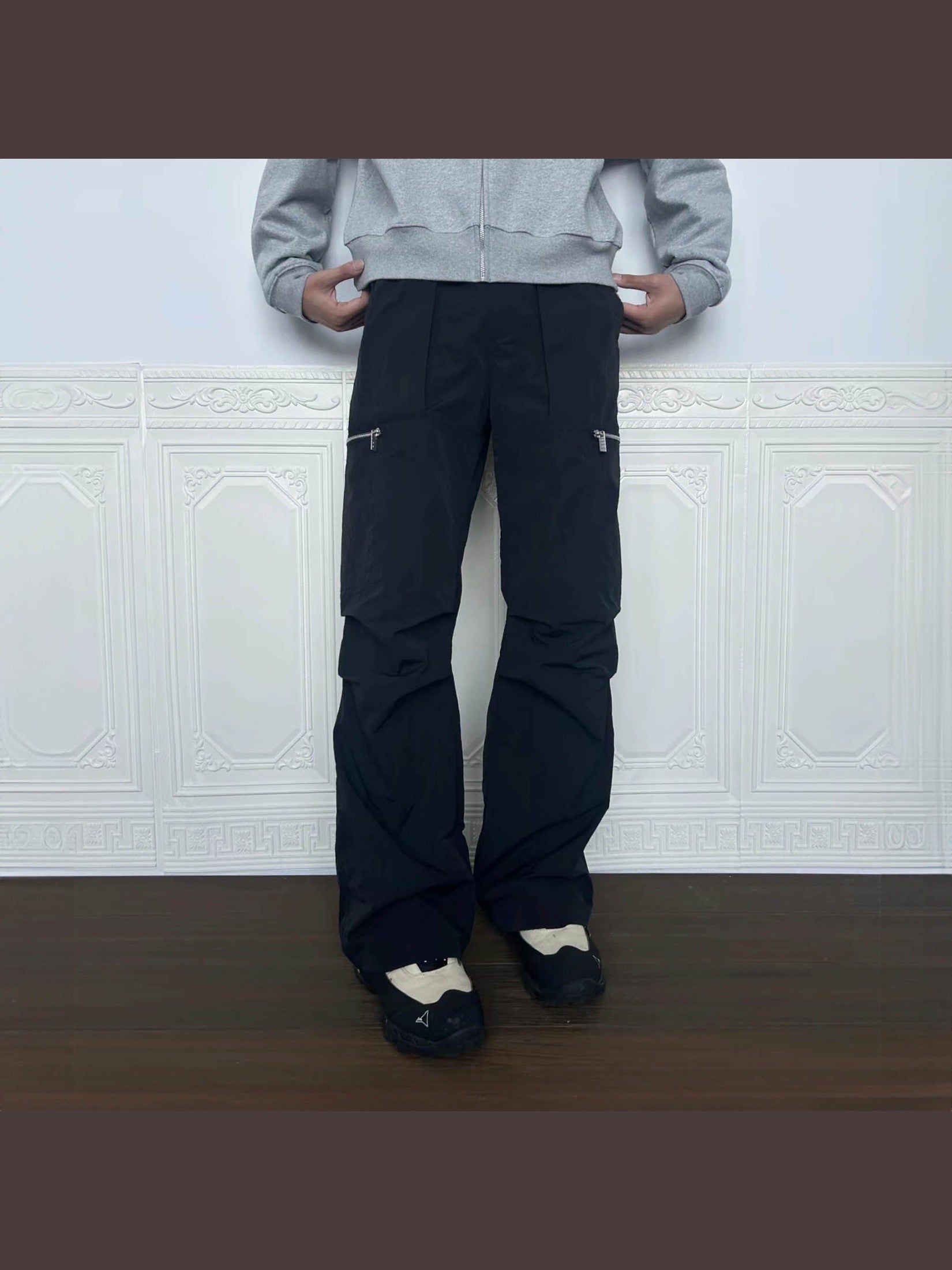 지퍼 포켓이 달린 블랙 유틸리티 팬츠