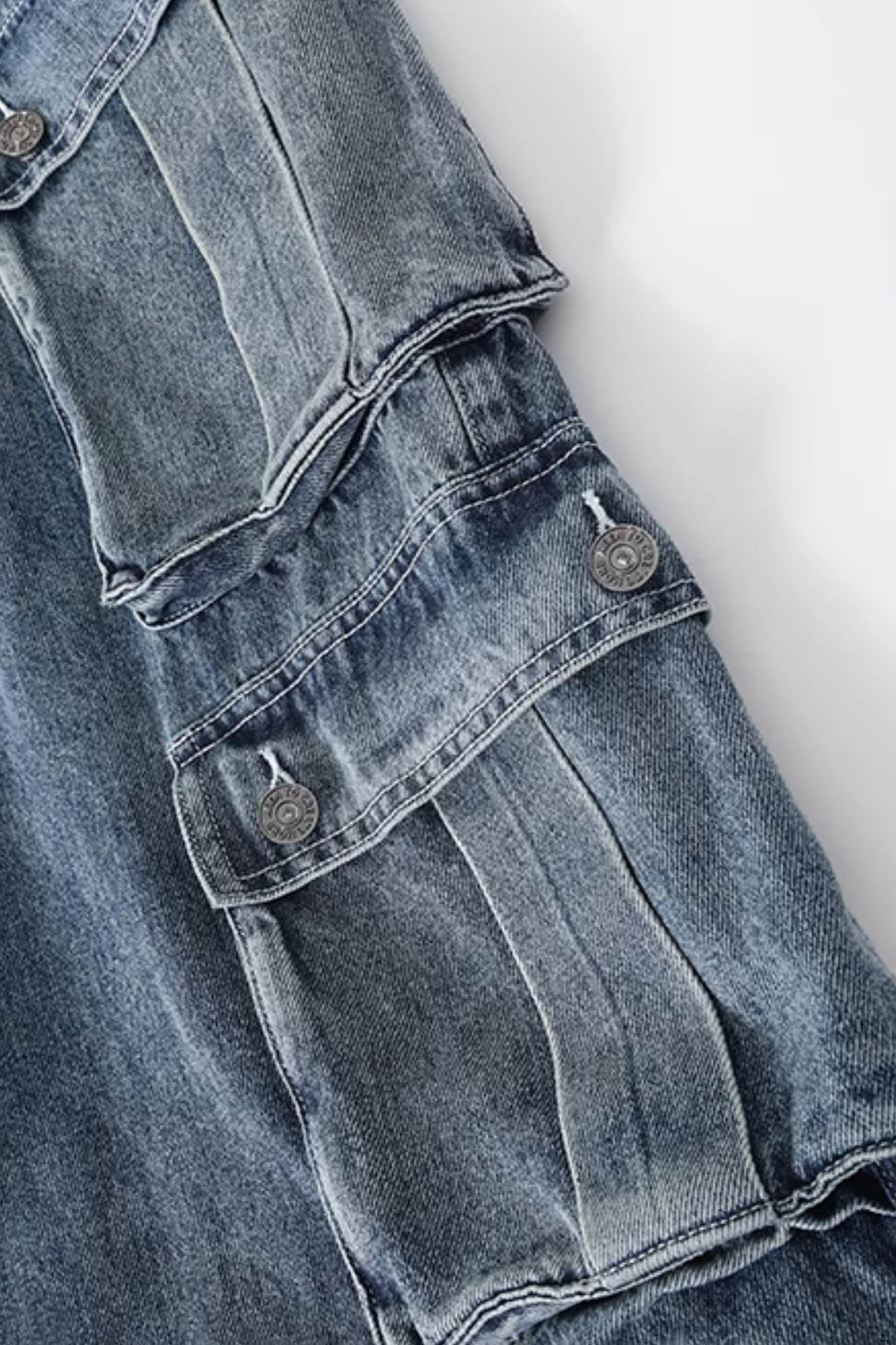 Multi-Pocket Pleated Wide-Leg Cargo Jeans