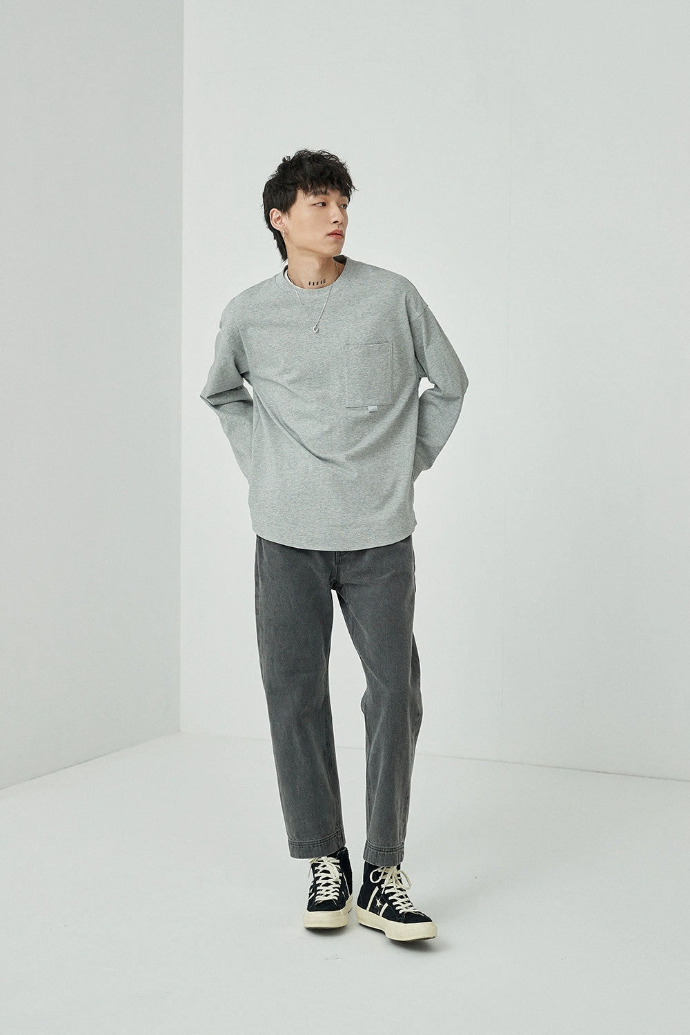 Loop-Pocket Round Neck Long Sleeve