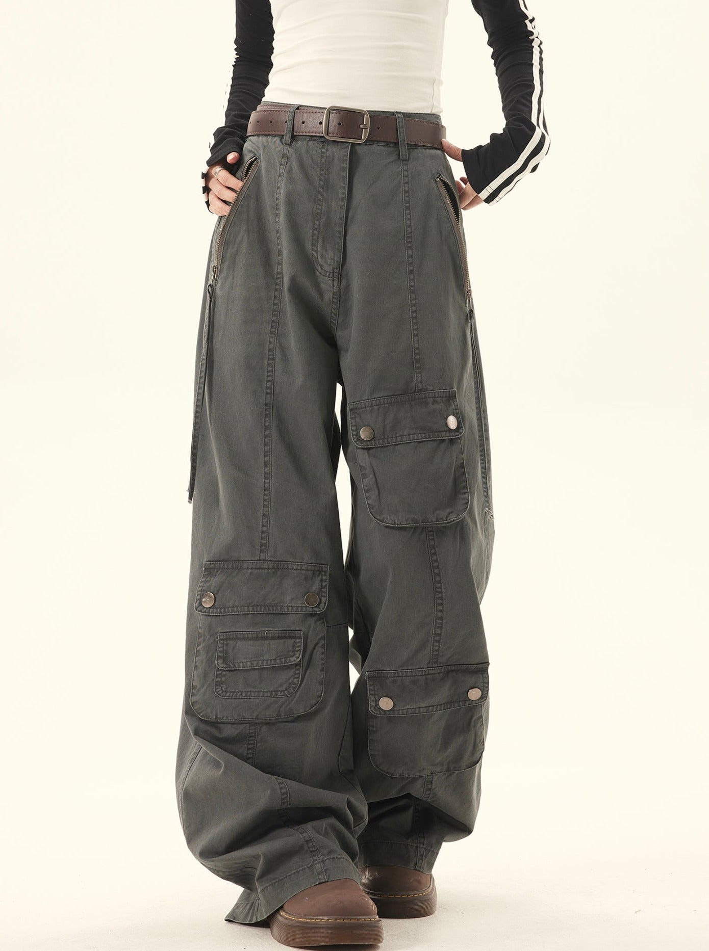 Multi-Utility Pocket Wide-Leg Cargo Pants