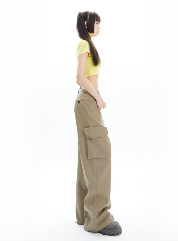 Wide-Leg Cargo Pants in Khaki