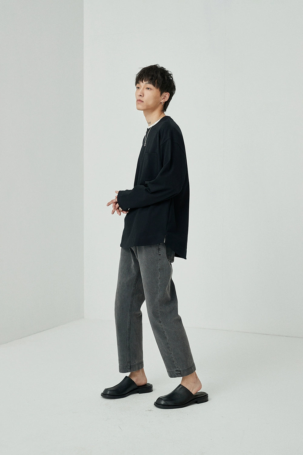 Loop-Pocket Round Neck Long Sleeve