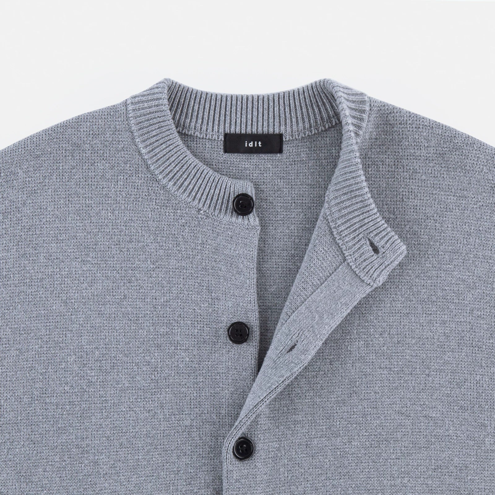 Minimal Crest Knit Cardigan