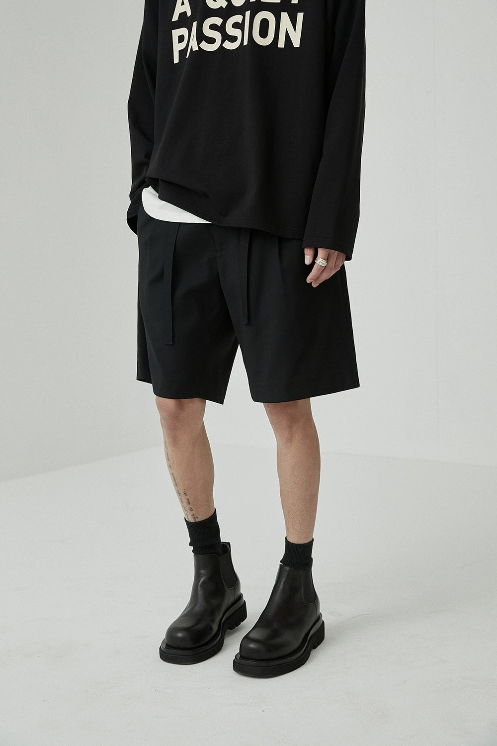 Drawstring Single-Pleat Shorts