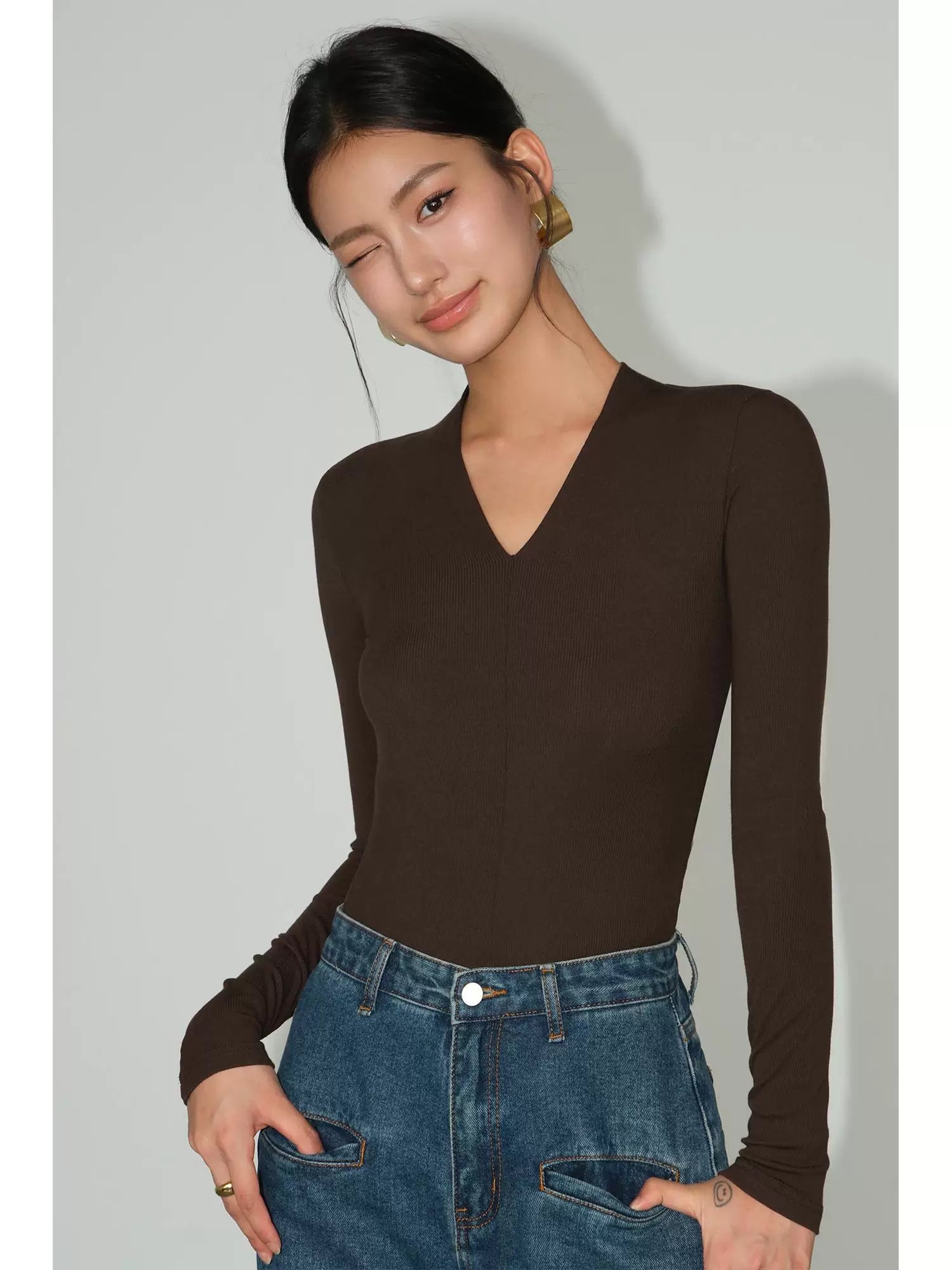 Sculpted Essentials V‑Neck Ribbed Top