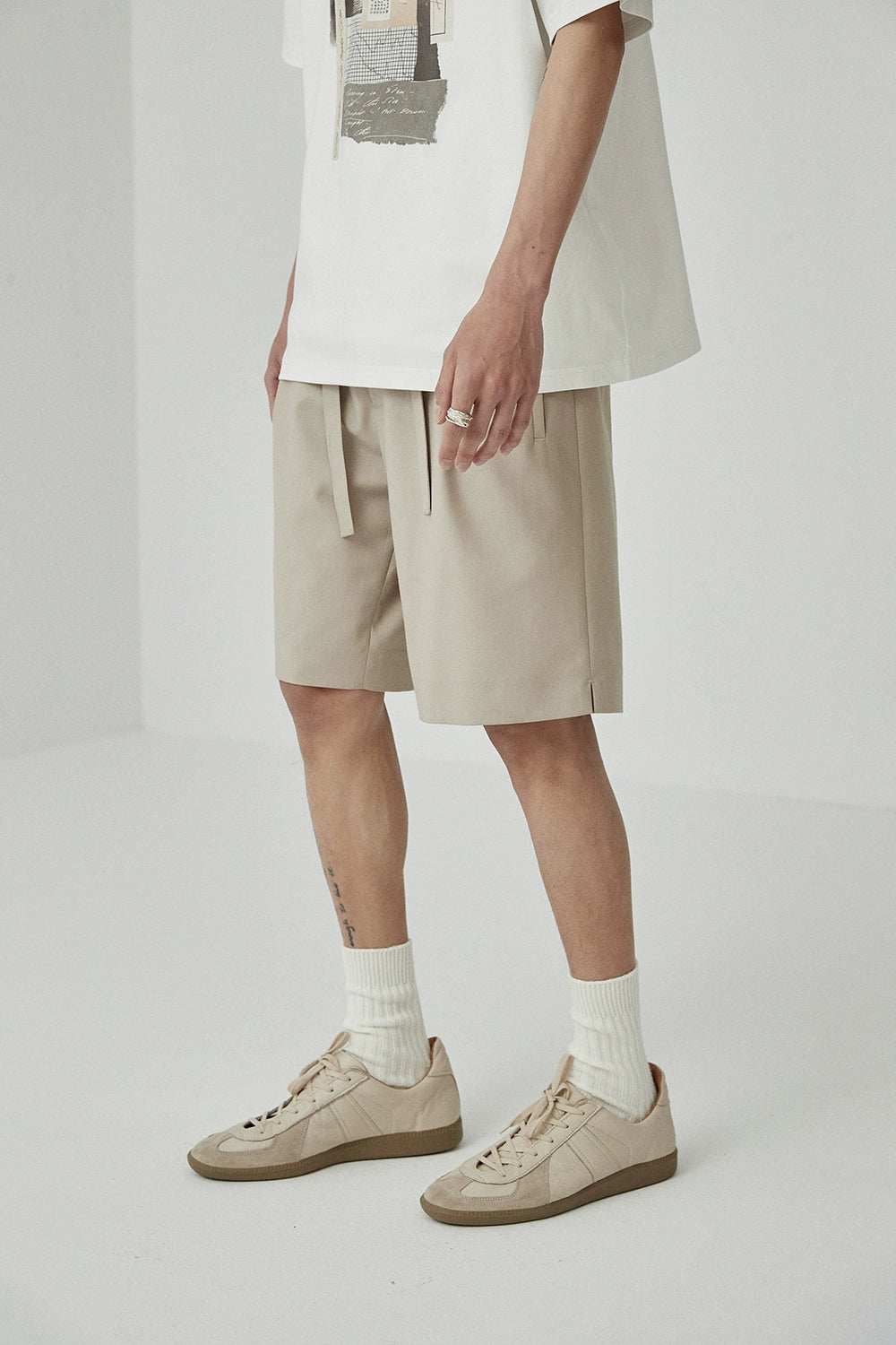 Drawstring Single-Pleat Shorts