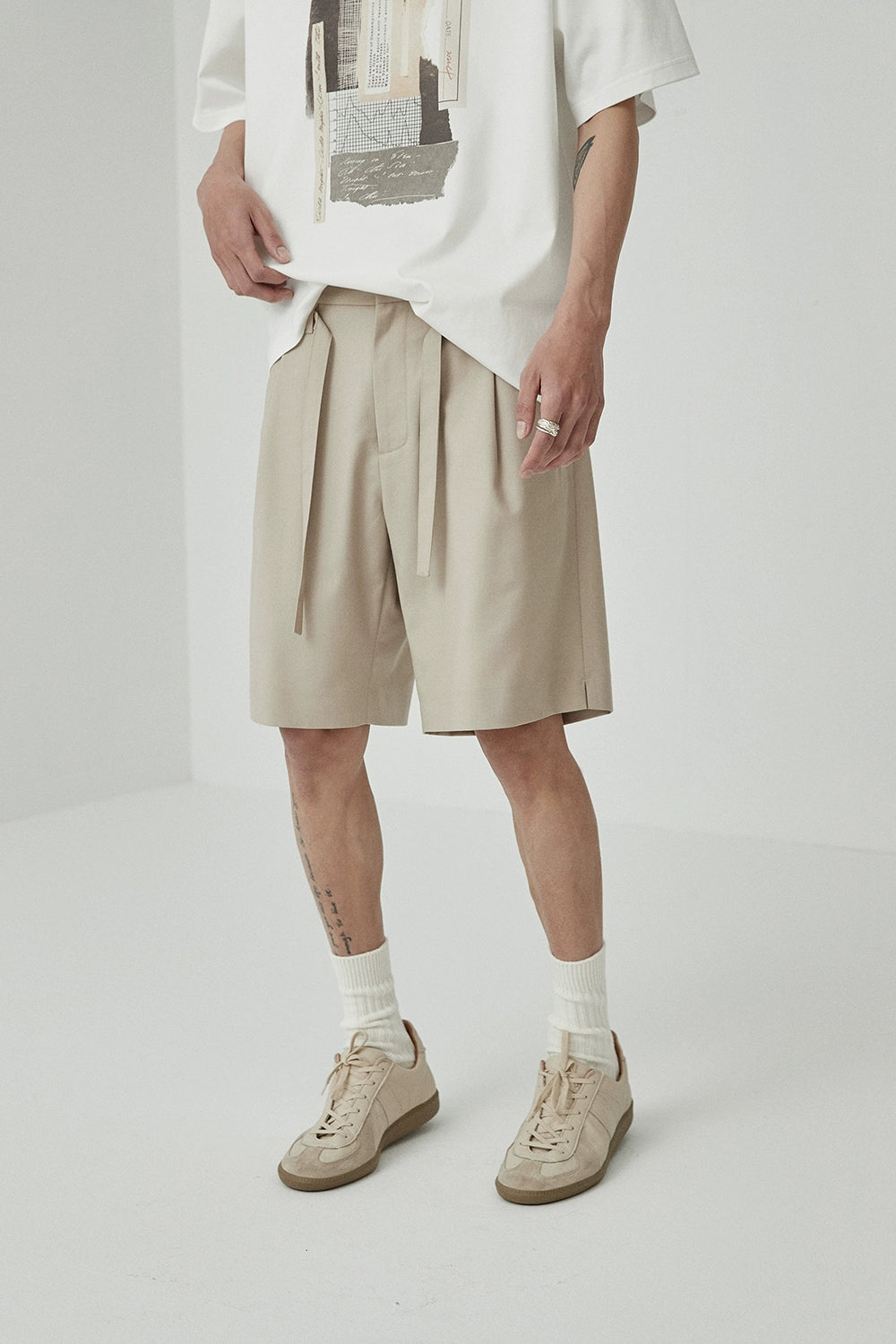 Drawstring Single-Pleat Shorts