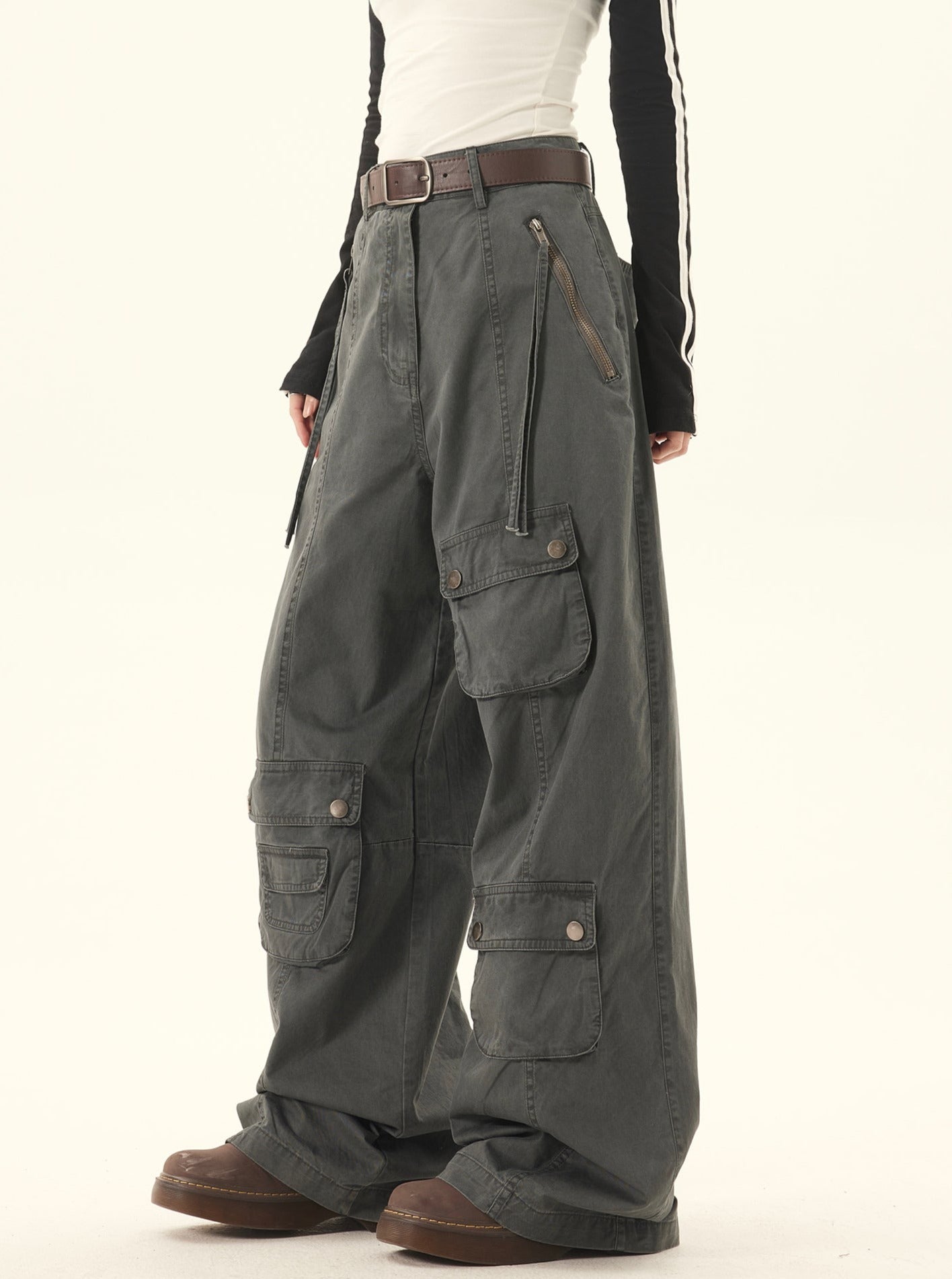 Multi-Utility Pocket Wide-Leg Cargo Pants