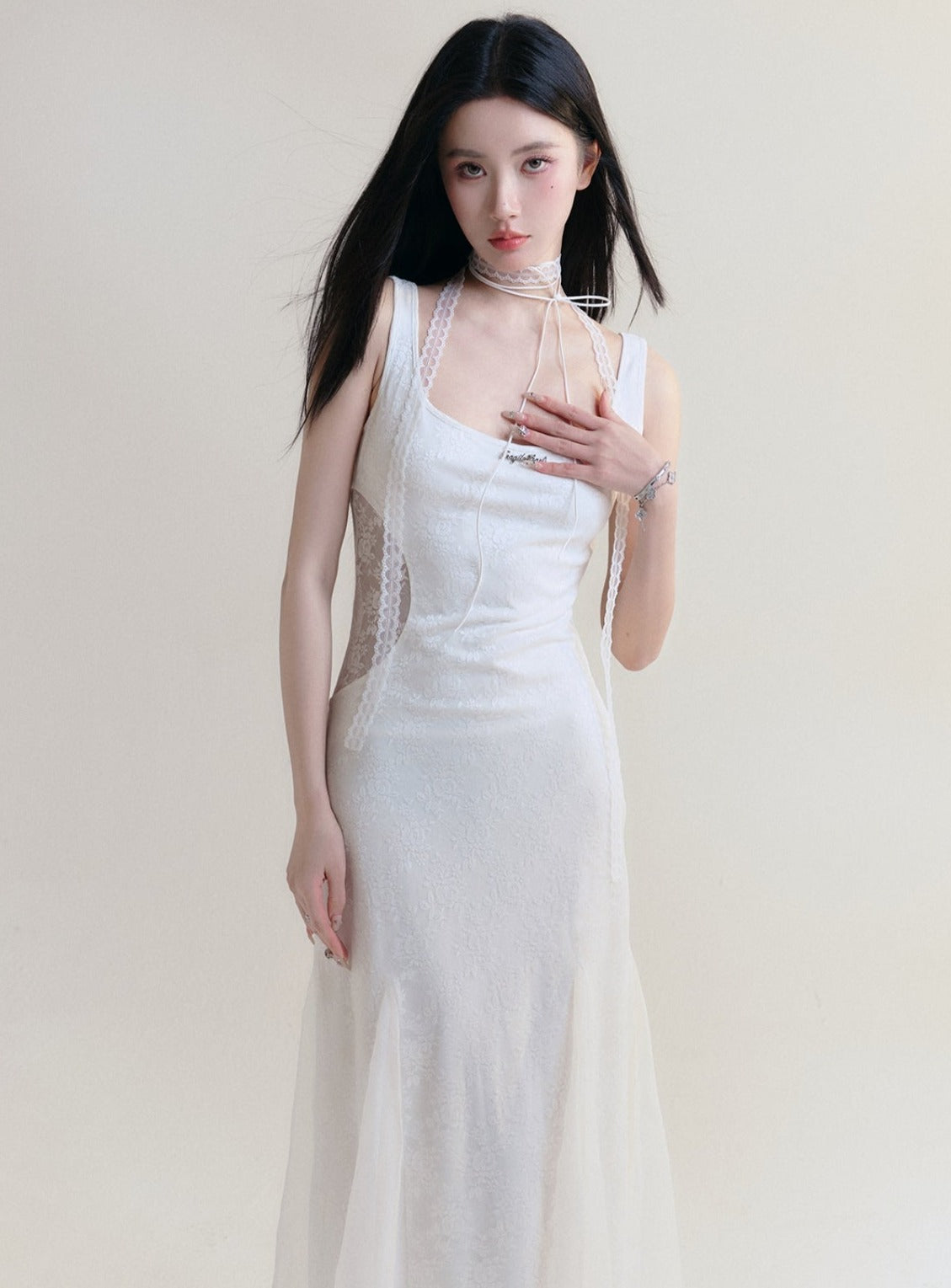 Elegant White Sleeveless Maxi Dress - Fitted Bodice with Flared Hem