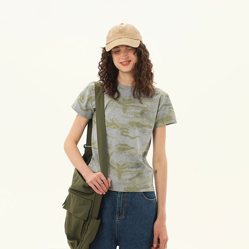 Cropped Slim Camo Print Tee