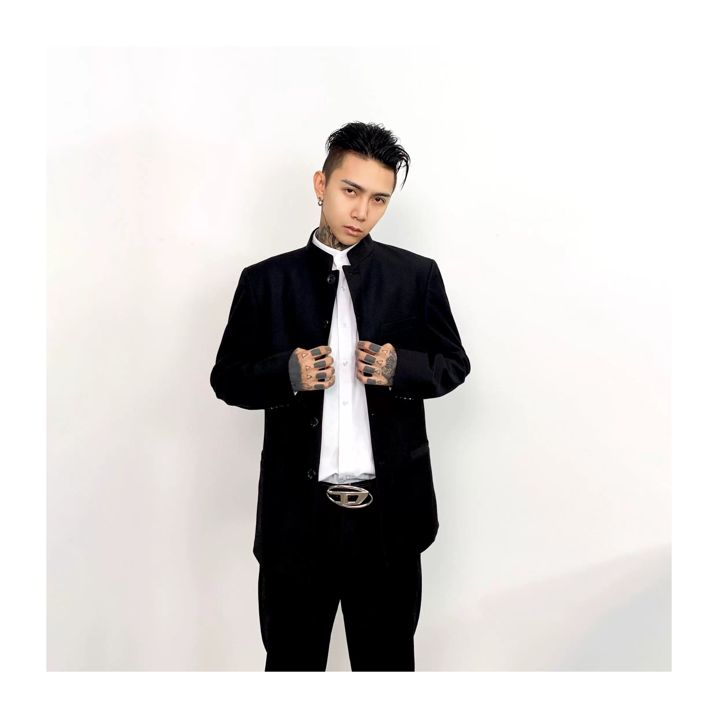 Concrete Gallery Minimalist Jacket and Ankle‑Cut Pants Setup