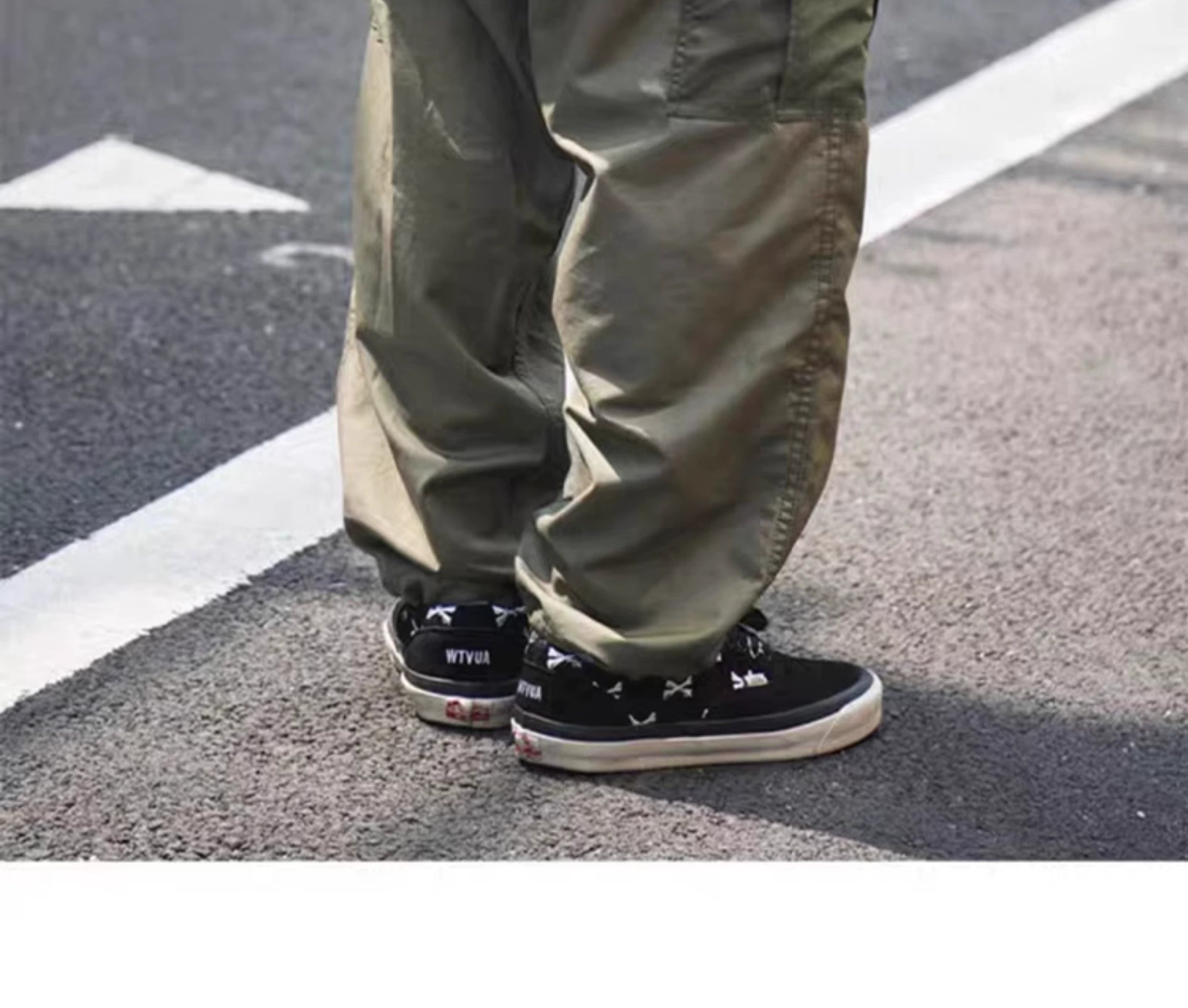 Straight-Leg Cargo Pants with Large Pockets