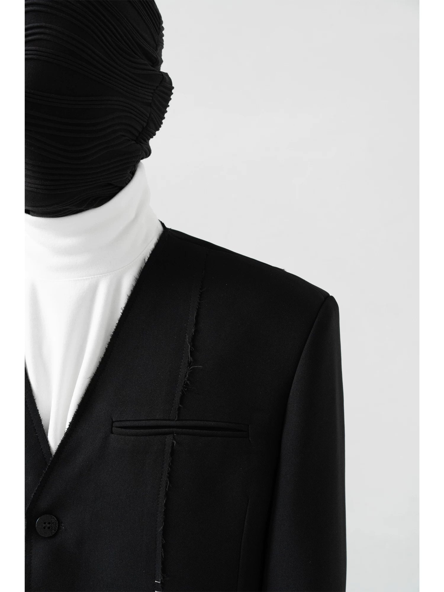 Ravel Edge Minimal V-Neck Blazer