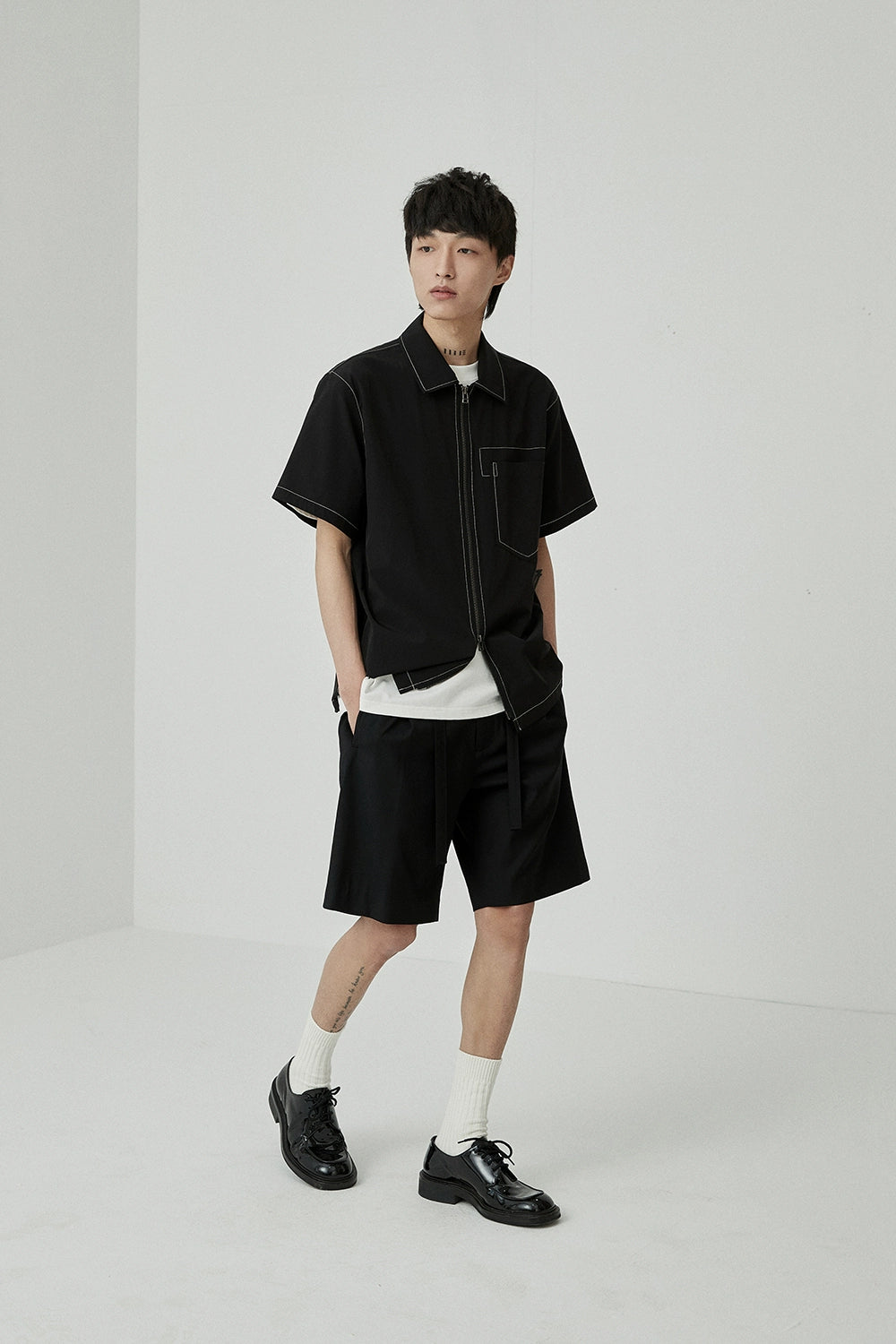 Drawstring Single-Pleat Shorts