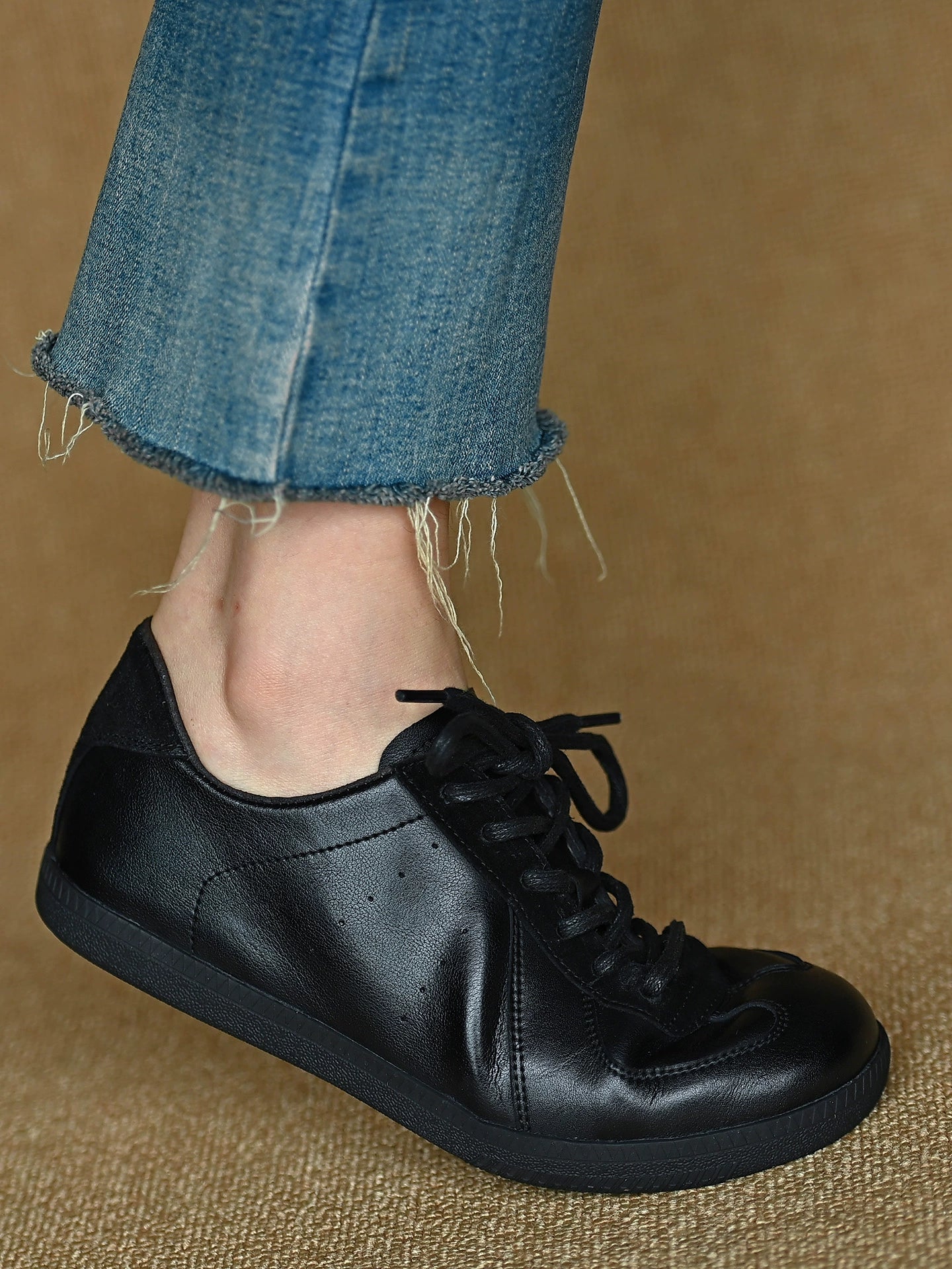 Midnight Urban Classic Sneakers